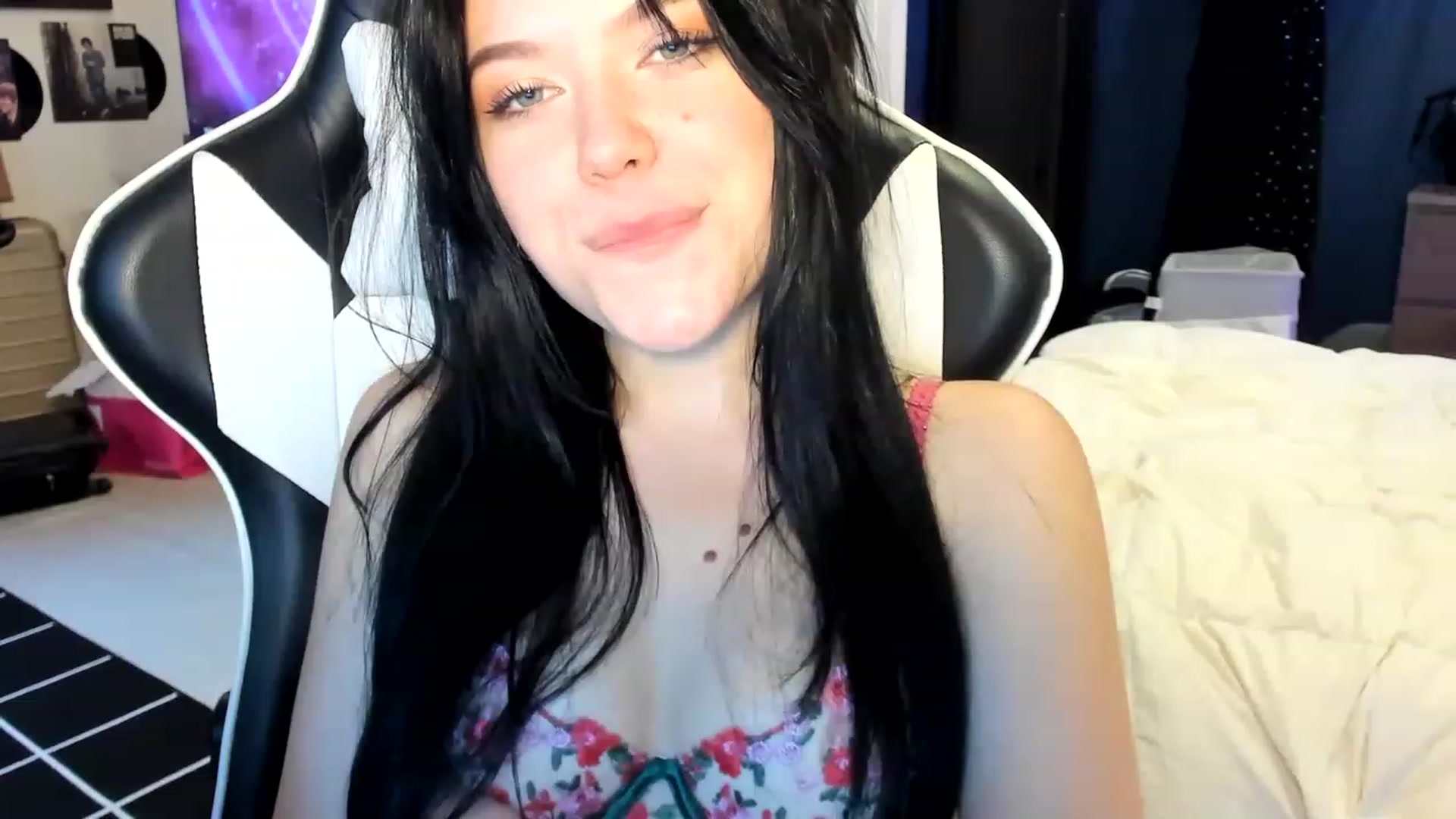 Gallery image thumbnail from Nancy_Morris's myfreecams stream on, 04/10/2023, 01:44 image 17 of 20
