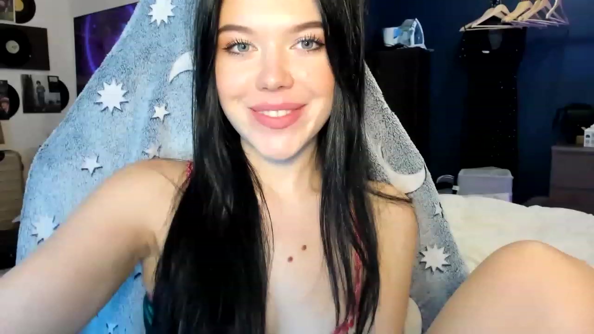 Gallery image thumbnail from Nancy_Morris's myfreecams stream on, 04/10/2023, 01:44 image 4 of 20