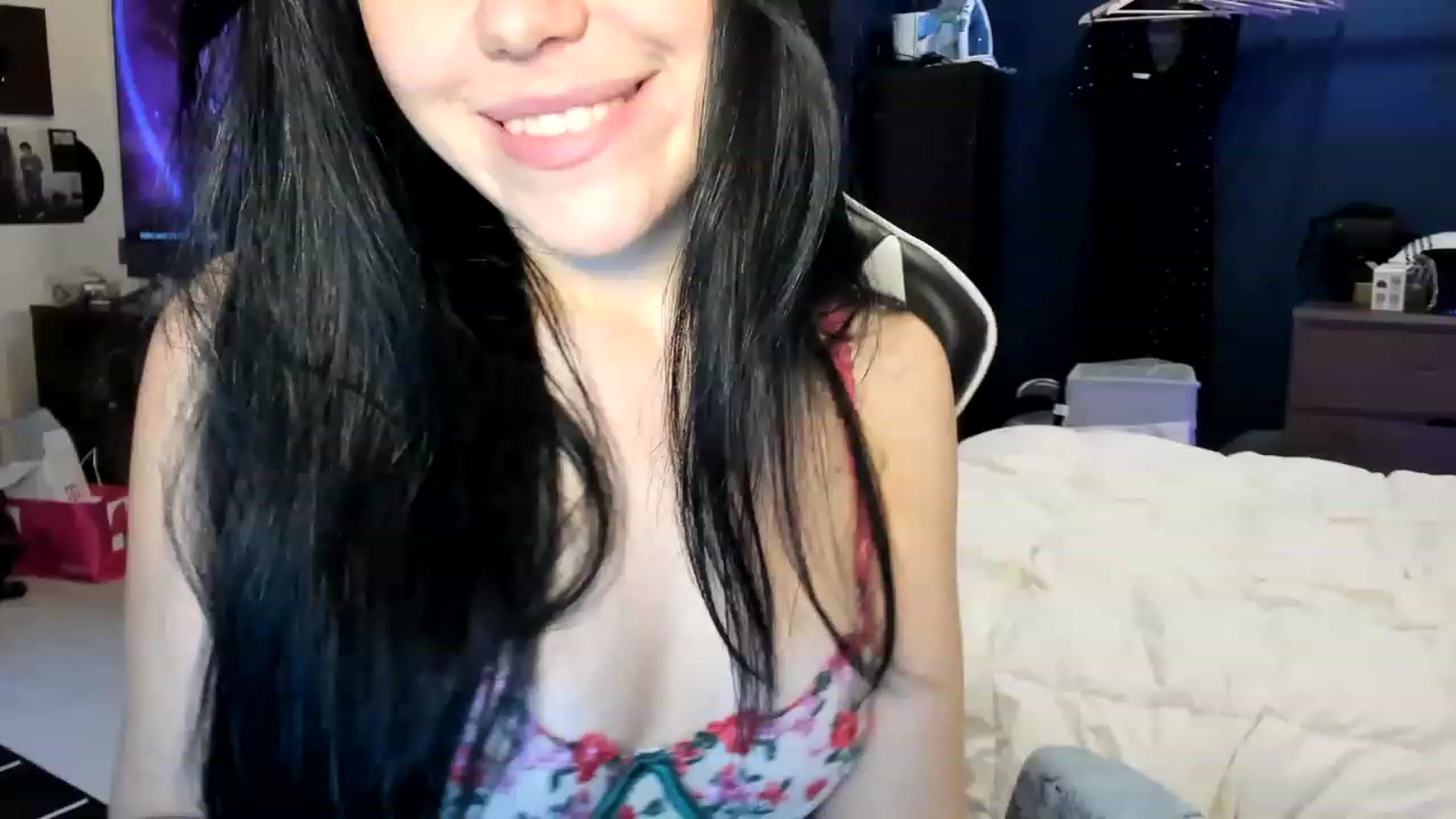 Gallery image thumbnail from Nancy_Morris's myfreecams stream on, 04/10/2023, 02:40 image 4 of 20