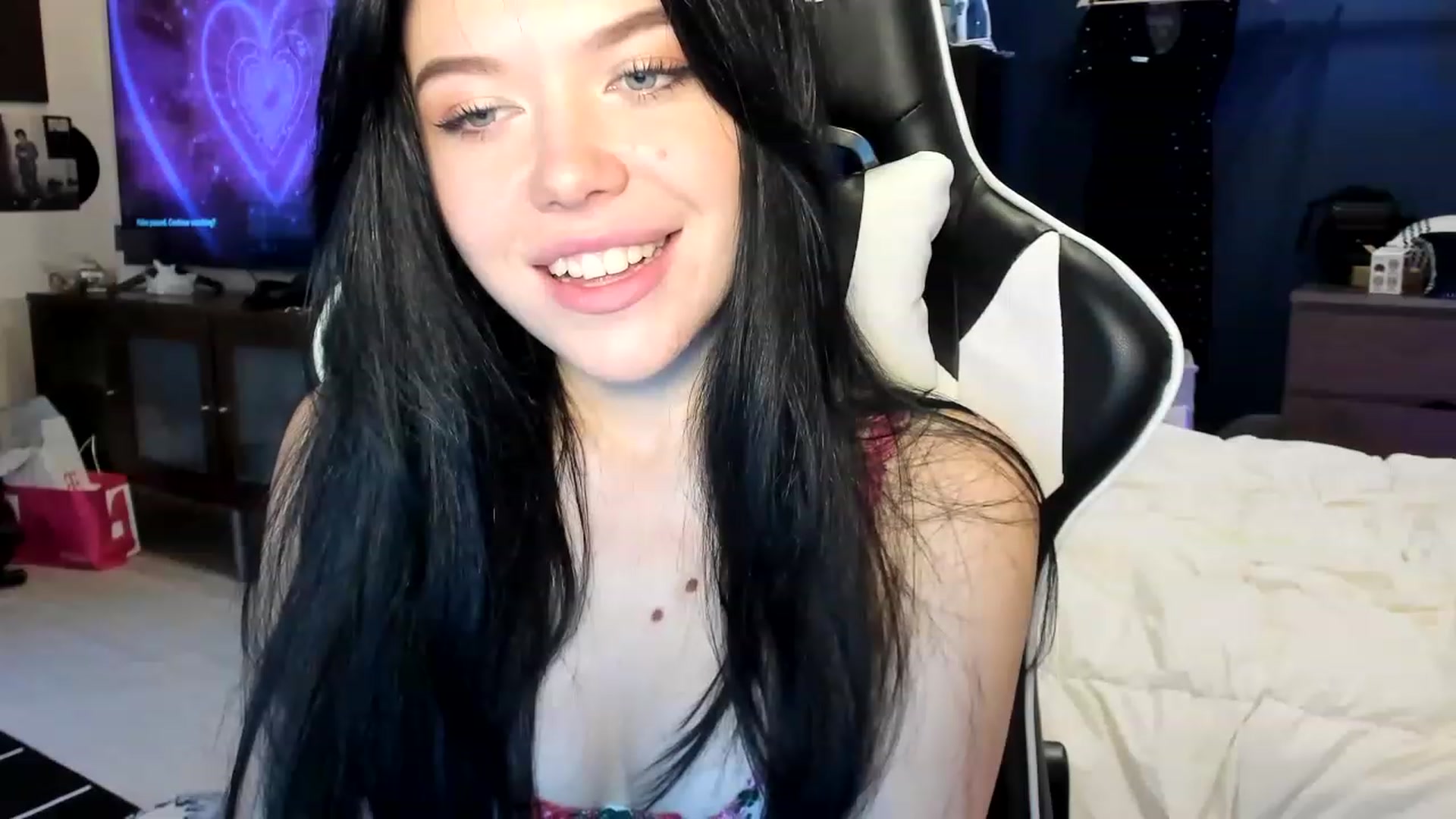 Gallery image thumbnail from Nancy_Morris's myfreecams stream on, 04/10/2023, 02:40 image 3 of 20