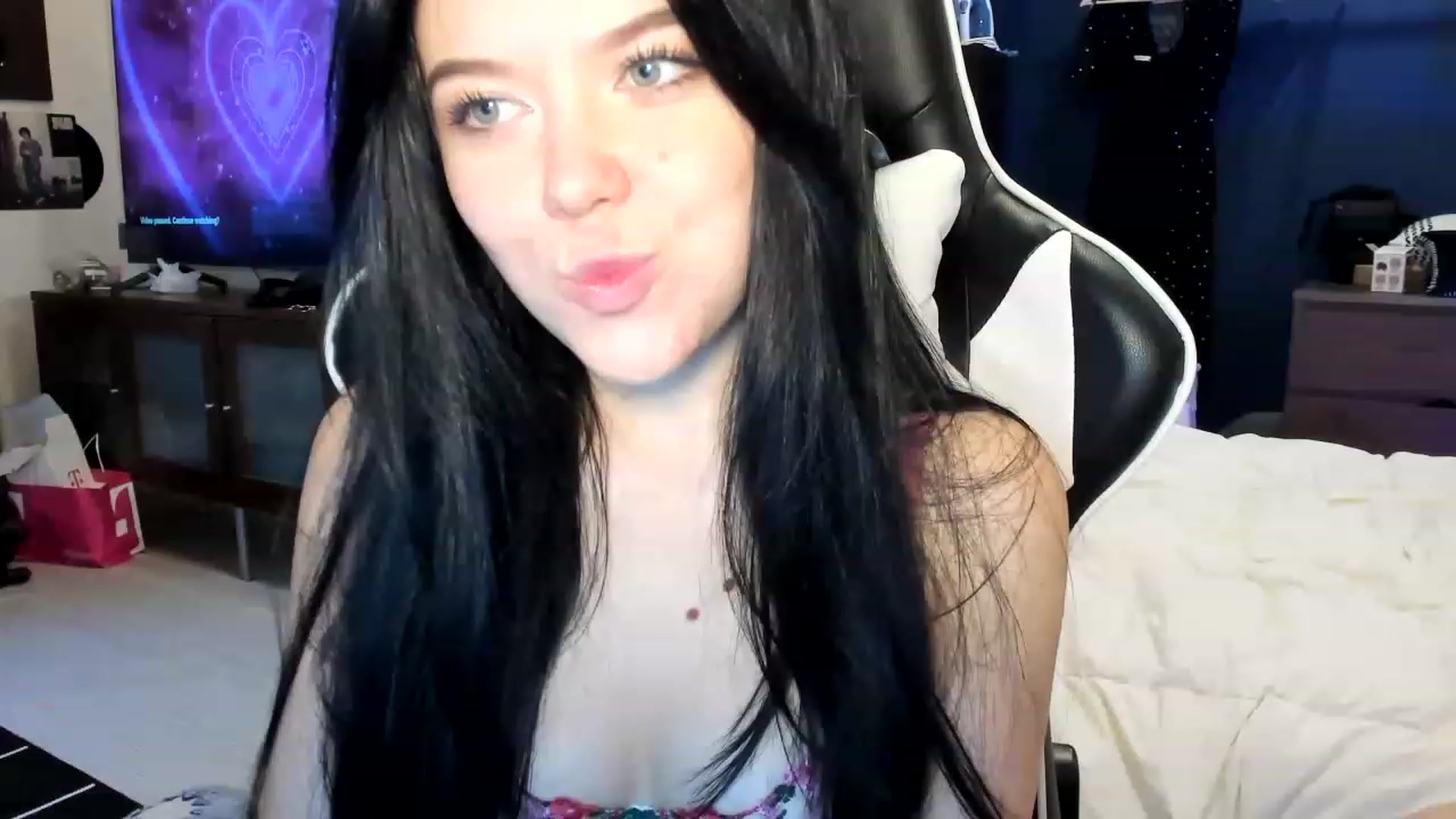 Gallery image thumbnail from Nancy_Morris's myfreecams stream on, 04/10/2023, 02:40 image 2 of 20