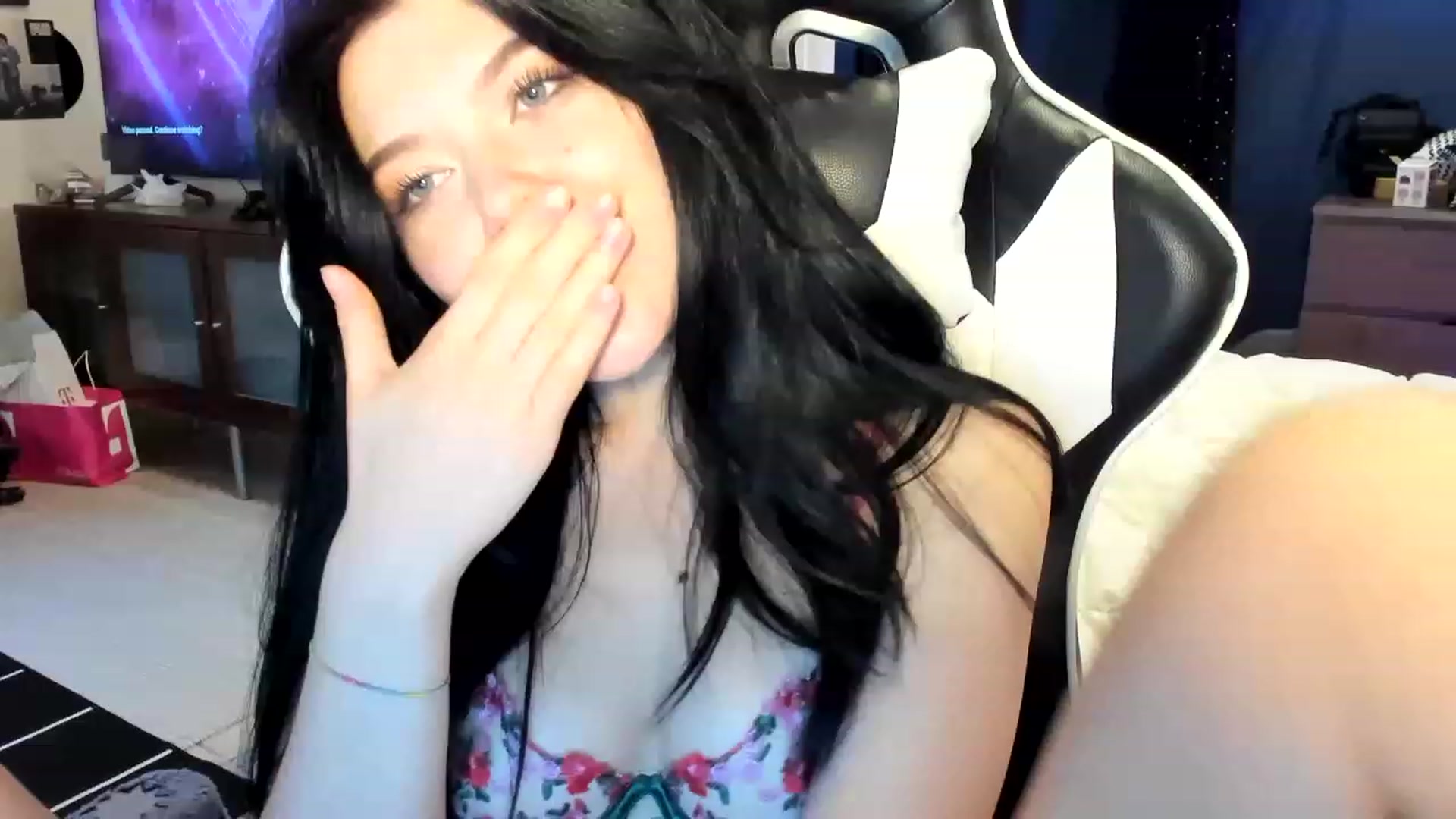 Gallery image thumbnail from Nancy_Morris's myfreecams stream on, 04/10/2023, 02:40 image 1 of 20