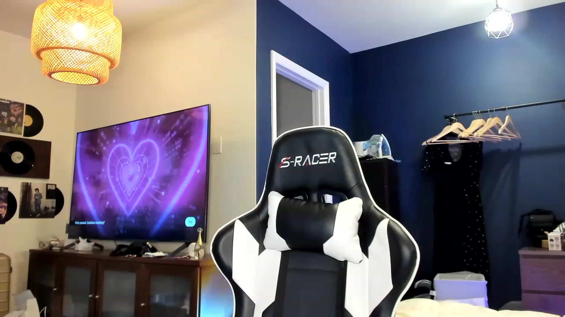Gallery image thumbnail from Nancy_Morris's myfreecams stream on, 04/10/2023, 02:40 image 8 of 20