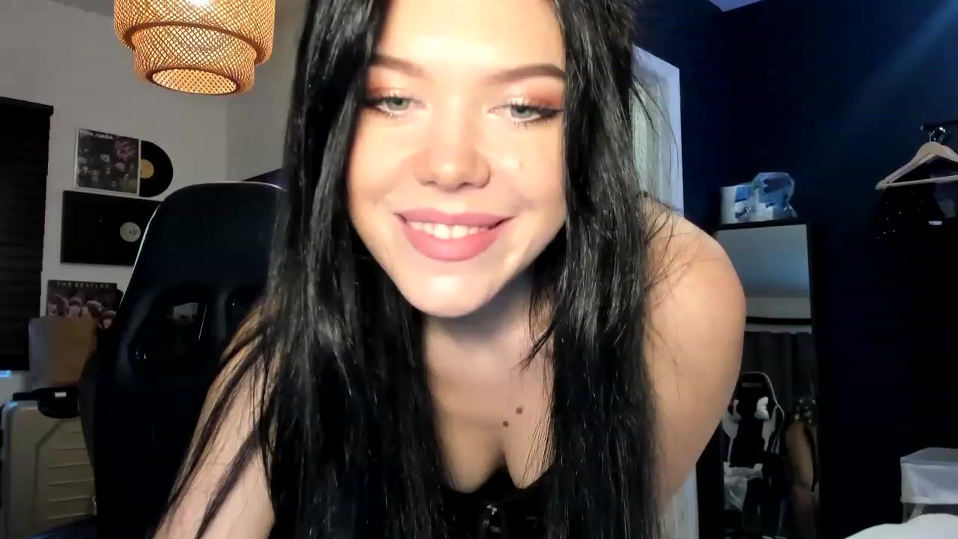 Gallery image thumbnail from Nancy_Morris's myfreecams stream on, 04/13/2023, 24:06 image 2 of 20