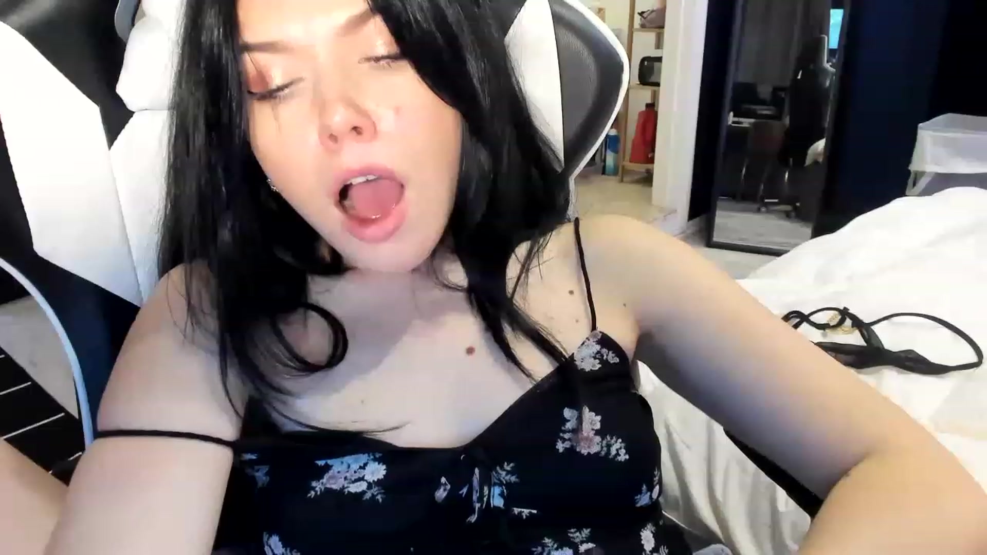 Gallery image thumbnail from Nancy_Morris's myfreecams stream on, 04/13/2023, 24:59 image 9 of 20