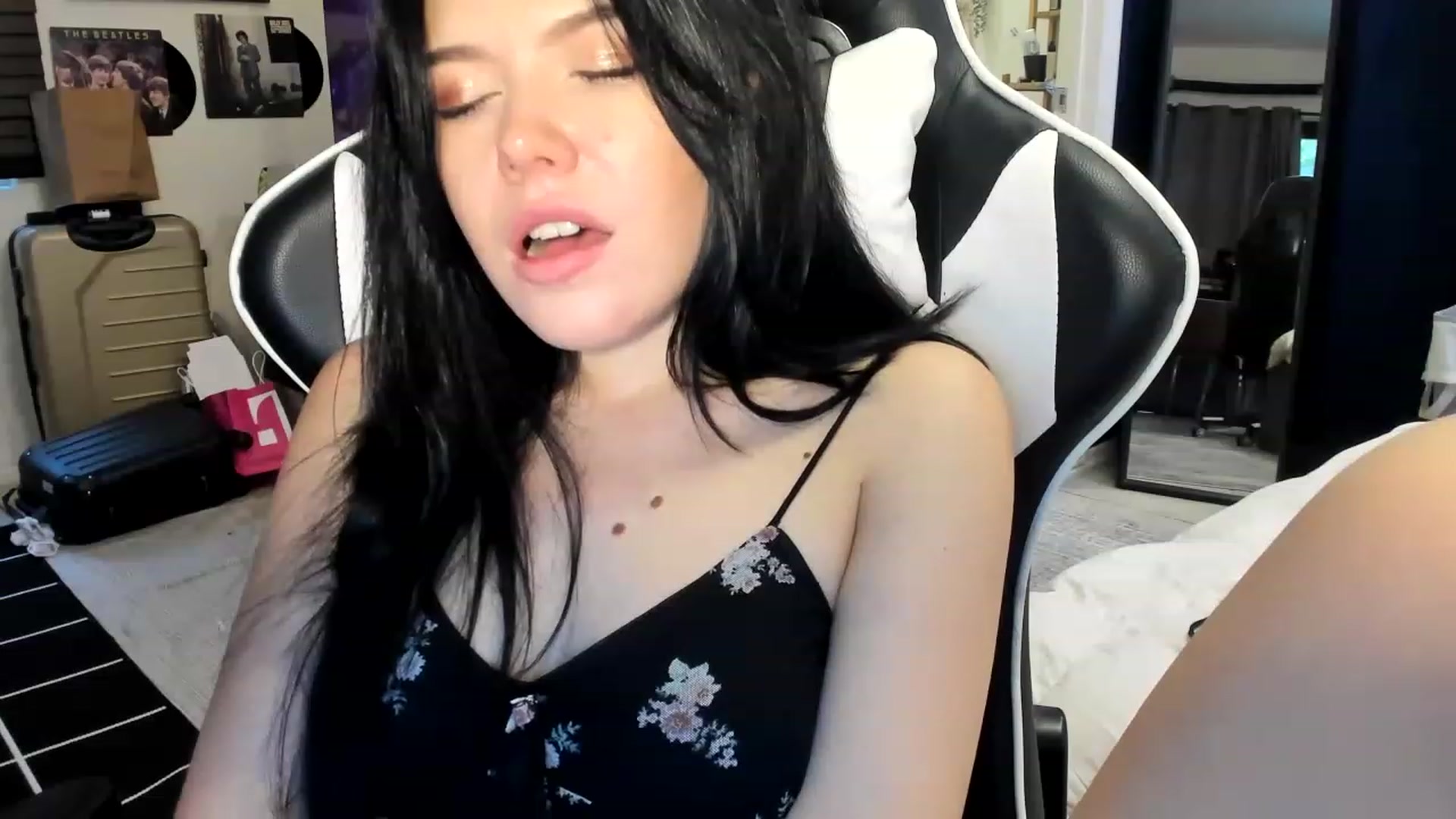 Gallery image thumbnail from Nancy_Morris's myfreecams stream on, 04/13/2023, 24:59 image 2 of 20