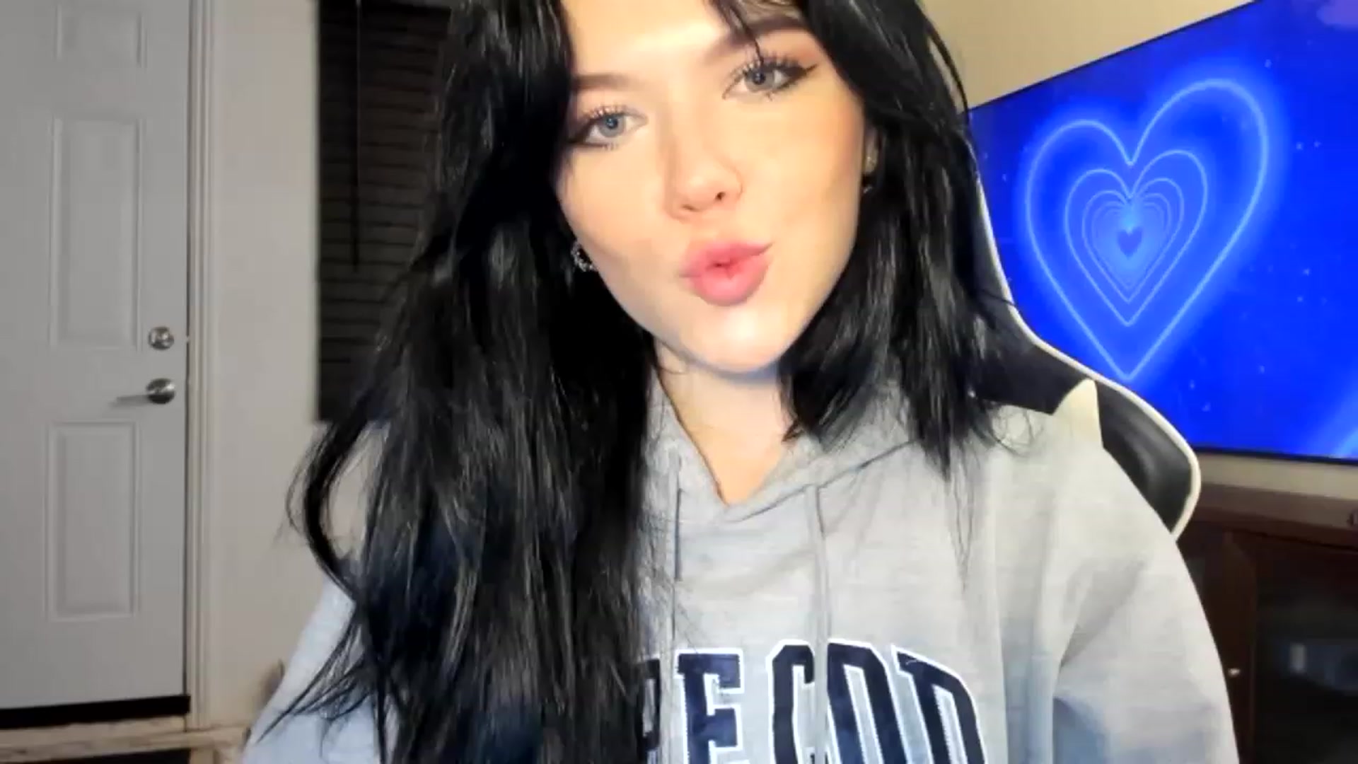 Gallery image thumbnail from Nancy_Morris's myfreecams stream on, 04/13/2023, 03:51 image 2 of 20
