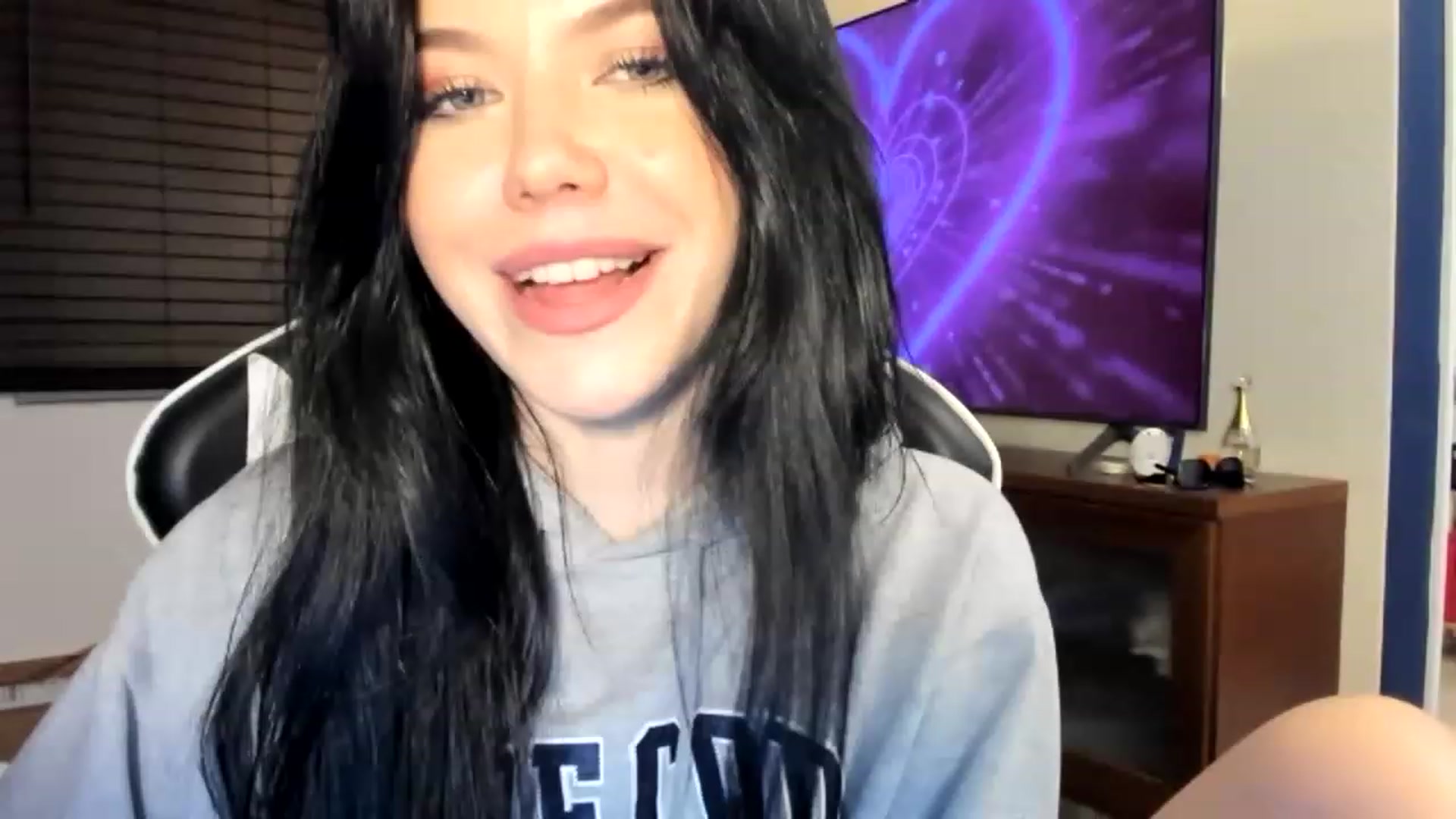 Gallery image thumbnail from Nancy_Morris's myfreecams stream on, 04/13/2023, 04:46 image 6 of 20