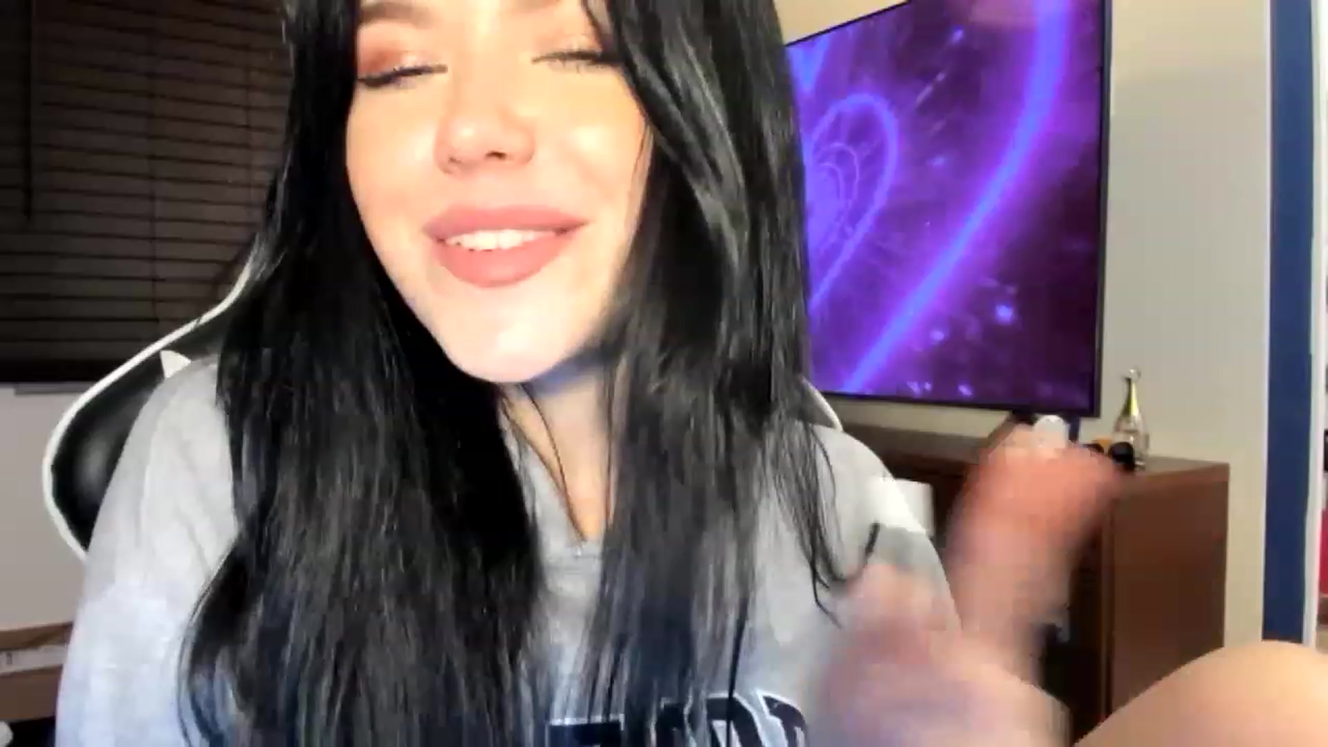 Gallery image thumbnail from Nancy_Morris's myfreecams stream on, 04/13/2023, 04:46 image 2 of 20