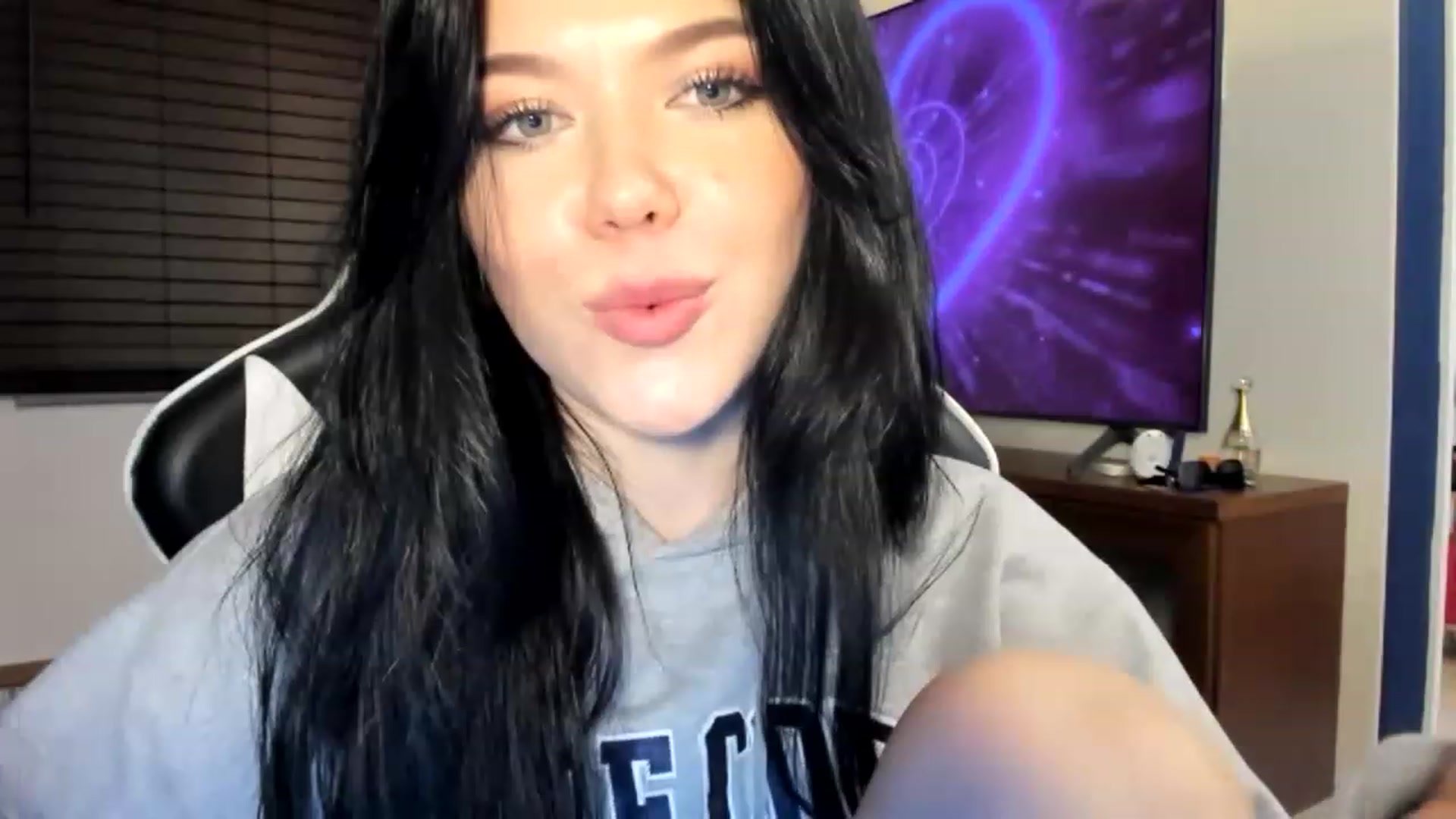 Gallery image thumbnail from Nancy_Morris's myfreecams stream on, 04/13/2023, 04:46 image 7 of 20