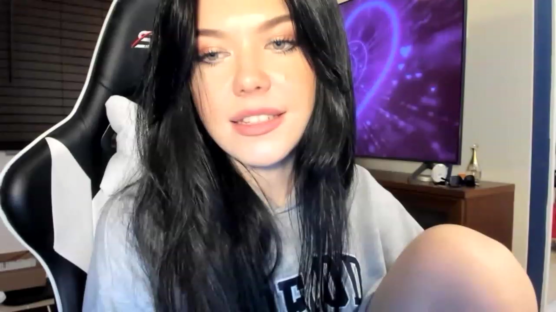 Gallery image thumbnail from Nancy_Morris's myfreecams stream on, 04/13/2023, 04:46 image 8 of 20