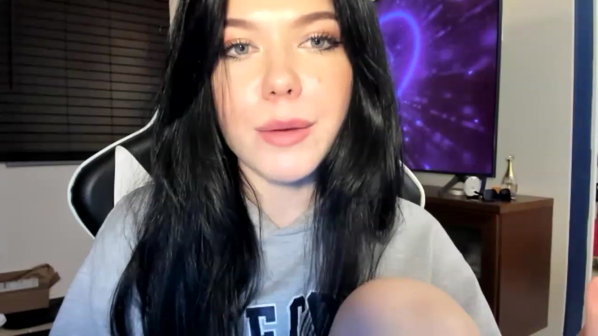 Gallery image thumbnail from Nancy_Morris's myfreecams stream on, 04/13/2023, 04:46 image 10 of 20