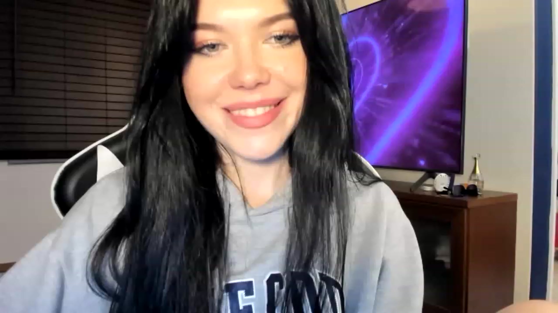 Gallery image thumbnail from Nancy_Morris's myfreecams stream on, 04/13/2023, 04:46 image 1 of 20