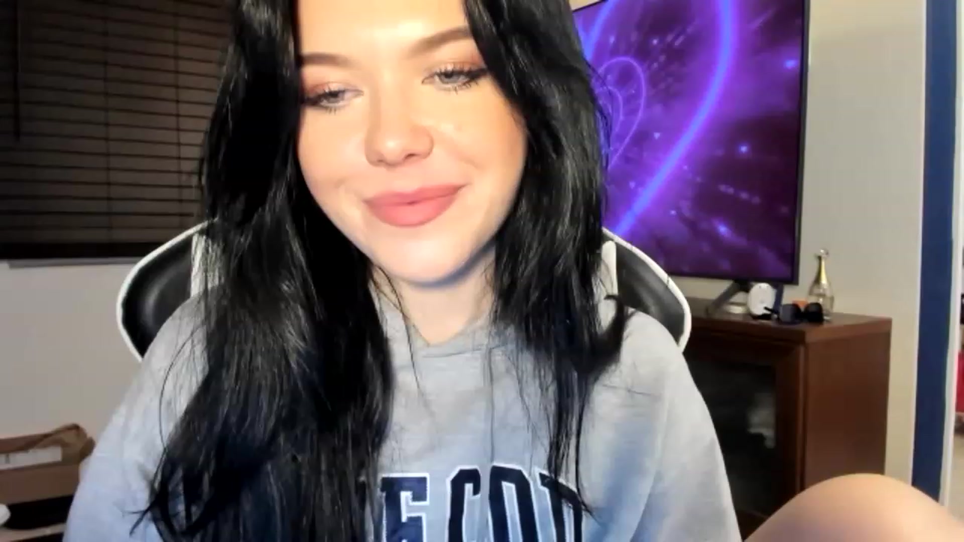 Gallery image thumbnail from Nancy_Morris's myfreecams stream on, 04/13/2023, 04:46 image 4 of 20