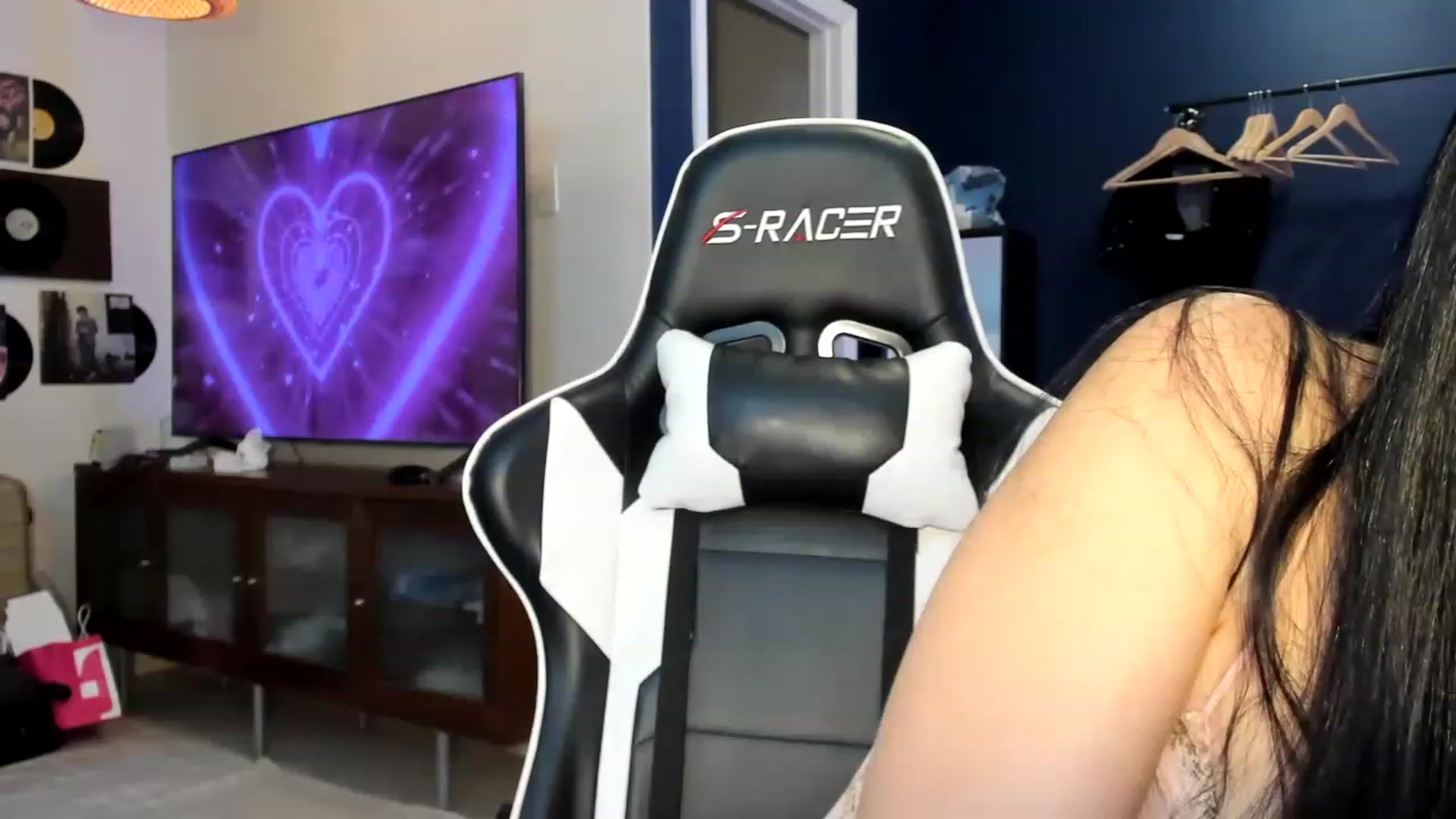 Gallery image thumbnail from Nancy_Morris's myfreecams stream on, 04/14/2023, 24:02 image 14 of 20