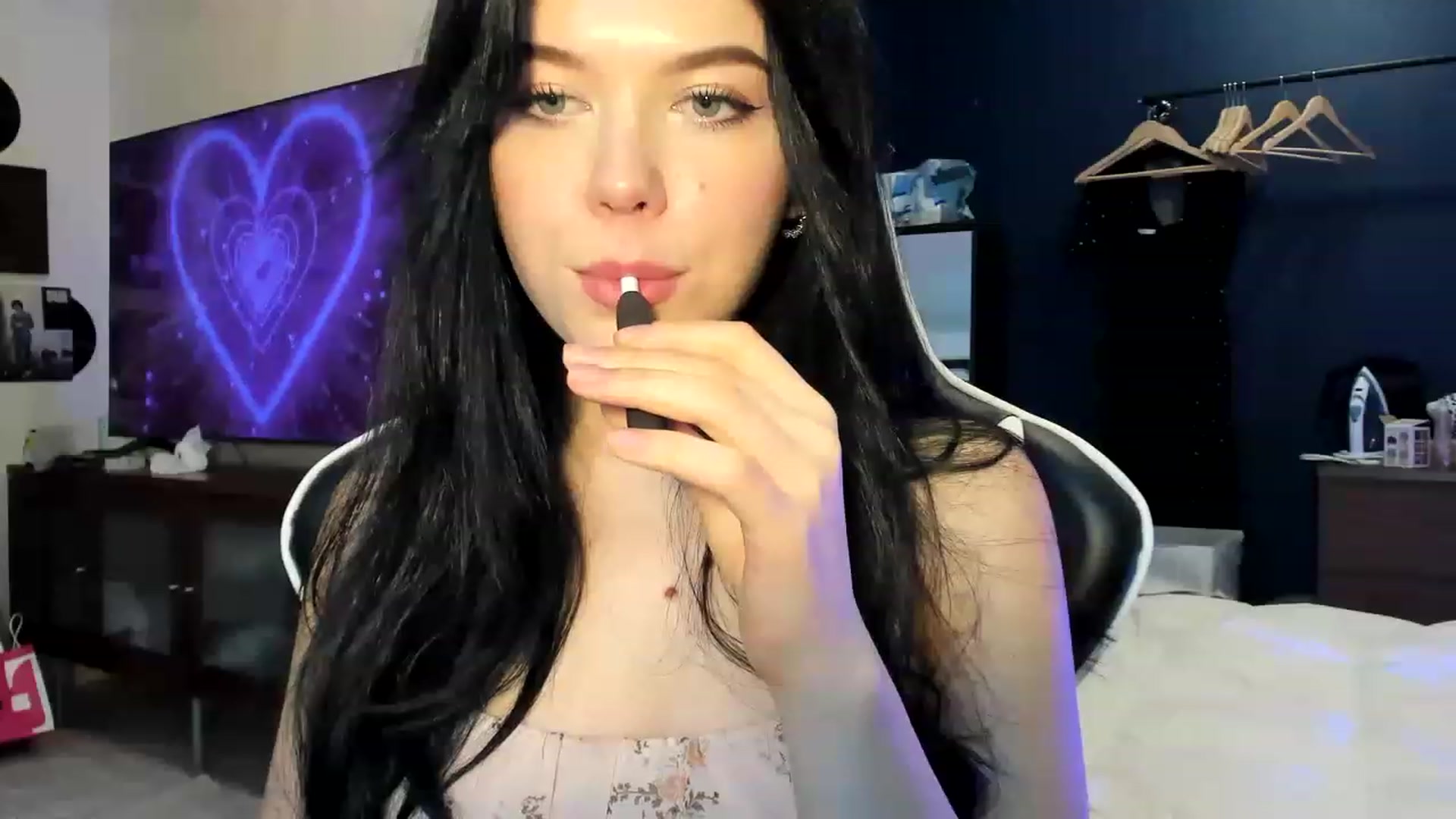 Gallery image thumbnail from Nancy_Morris's myfreecams stream on, 04/14/2023, 24:02 image 16 of 20