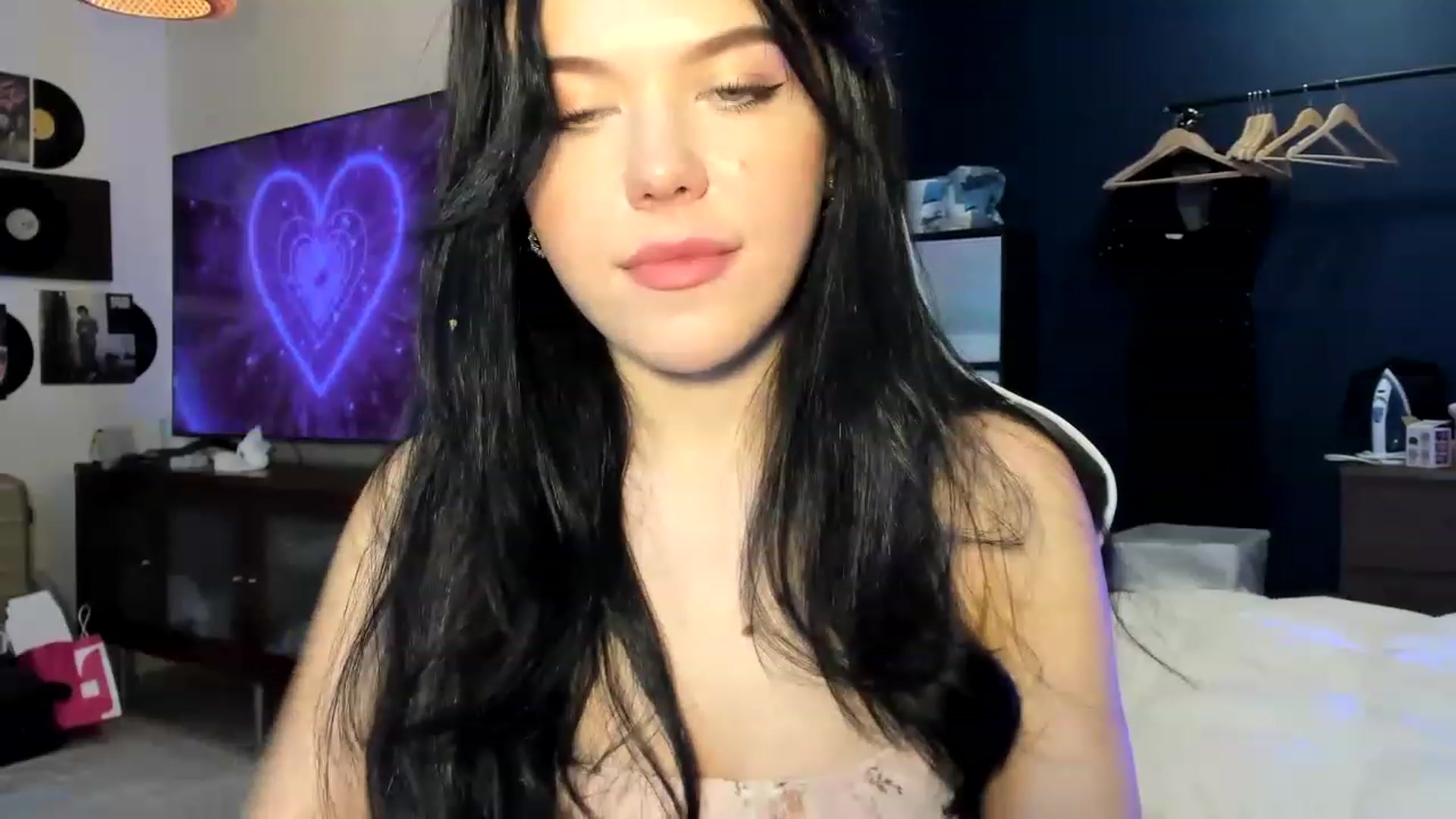 Gallery image thumbnail from Nancy_Morris's myfreecams stream on, 04/14/2023, 24:02 image 13 of 20