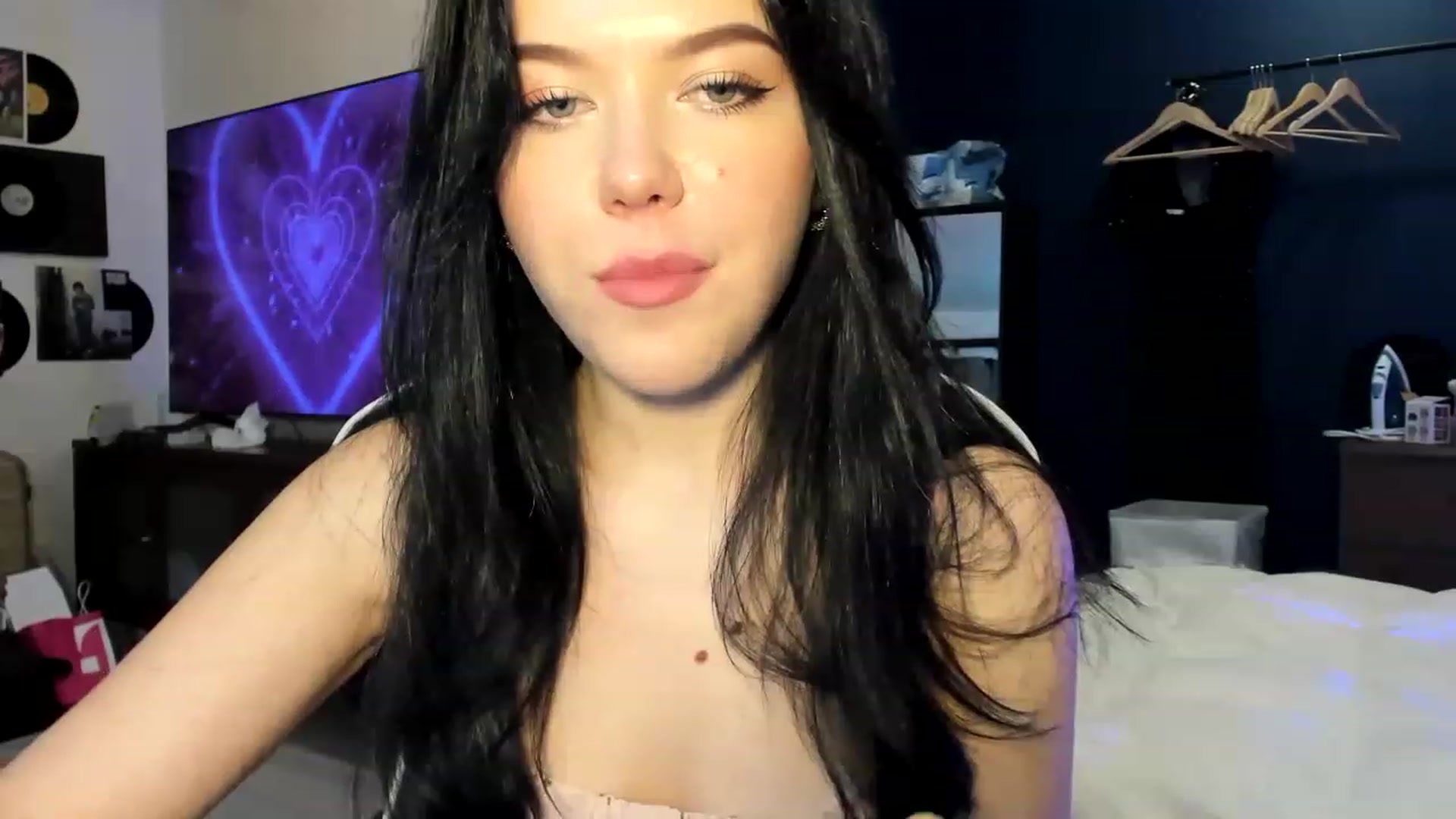 Gallery image thumbnail from Nancy_Morris's myfreecams stream on, 04/14/2023, 24:02 image 11 of 20