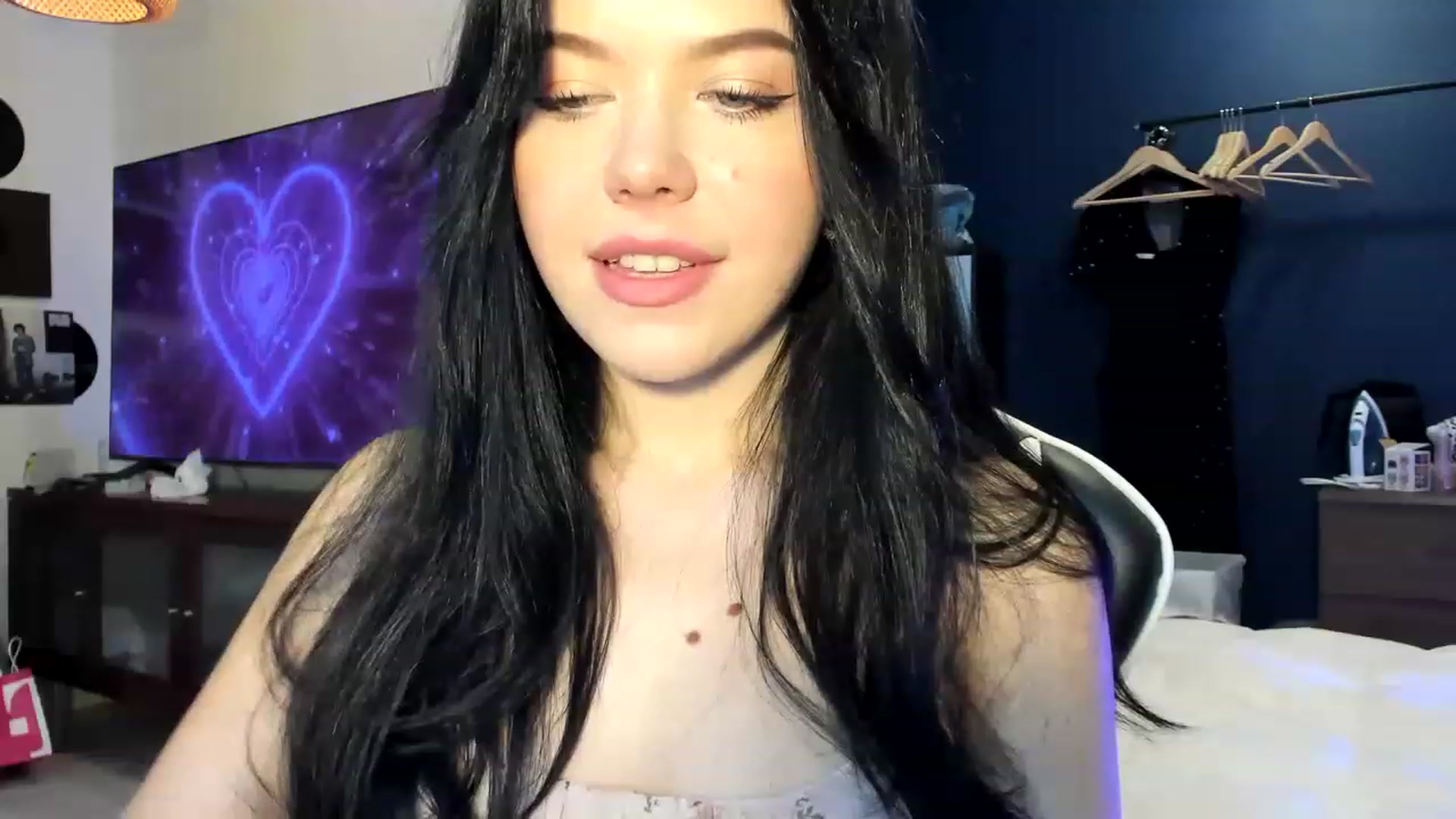Gallery image thumbnail from Nancy_Morris's myfreecams stream on, 04/14/2023, 24:02 image 17 of 20