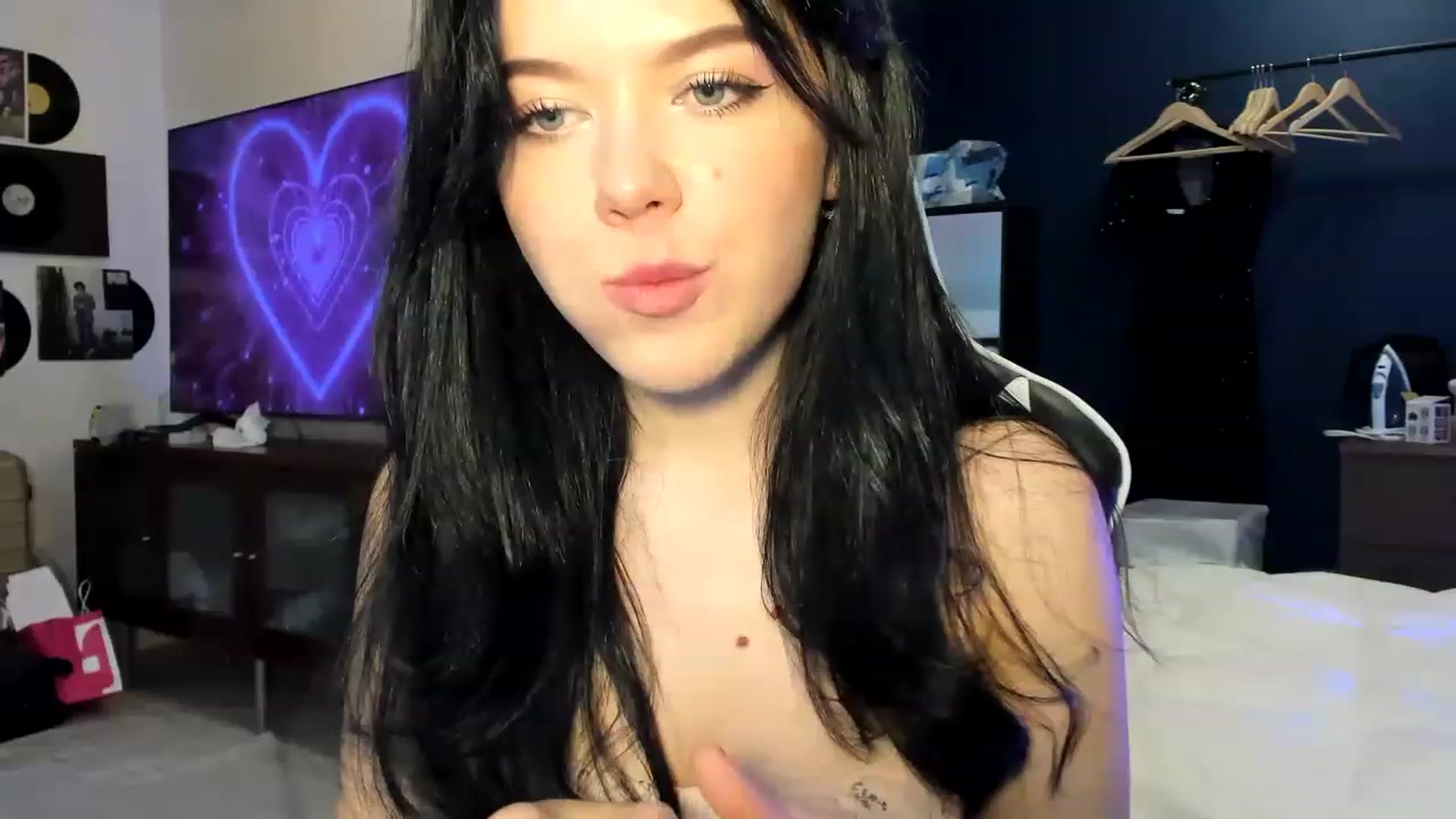 Gallery image thumbnail from Nancy_Morris's myfreecams stream on, 04/14/2023, 24:02 image 12 of 20