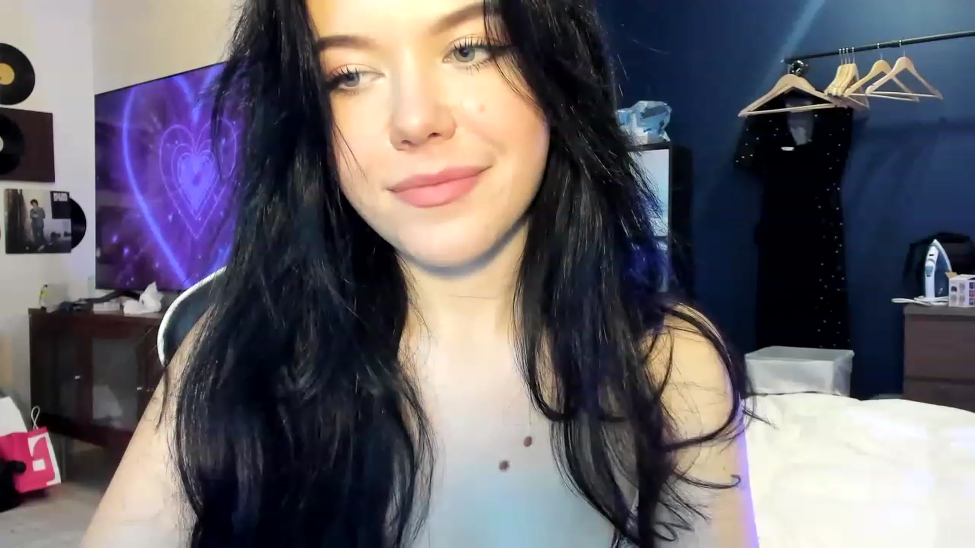 Gallery image thumbnail from Nancy_Morris's myfreecams stream on, 04/14/2023, 24:13 image 13 of 20