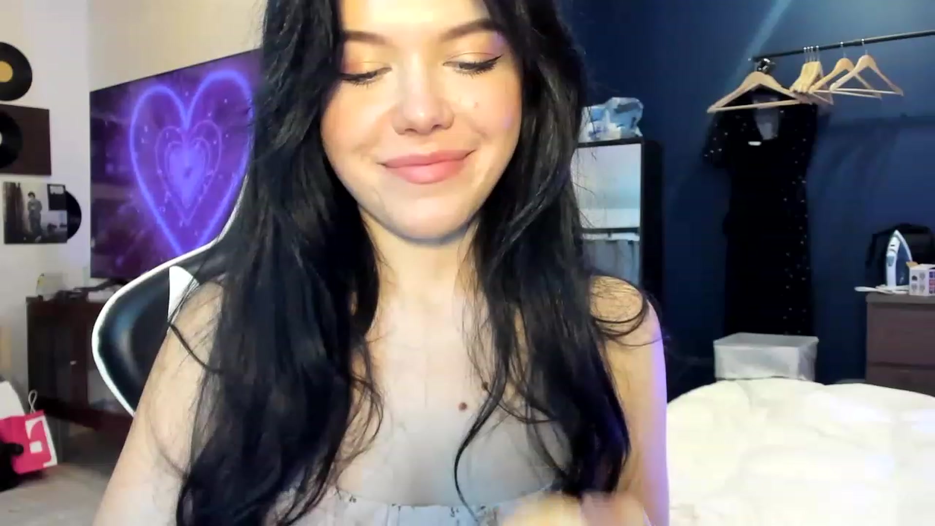 Gallery image thumbnail from Nancy_Morris's myfreecams stream on, 04/14/2023, 24:13 image 19 of 20