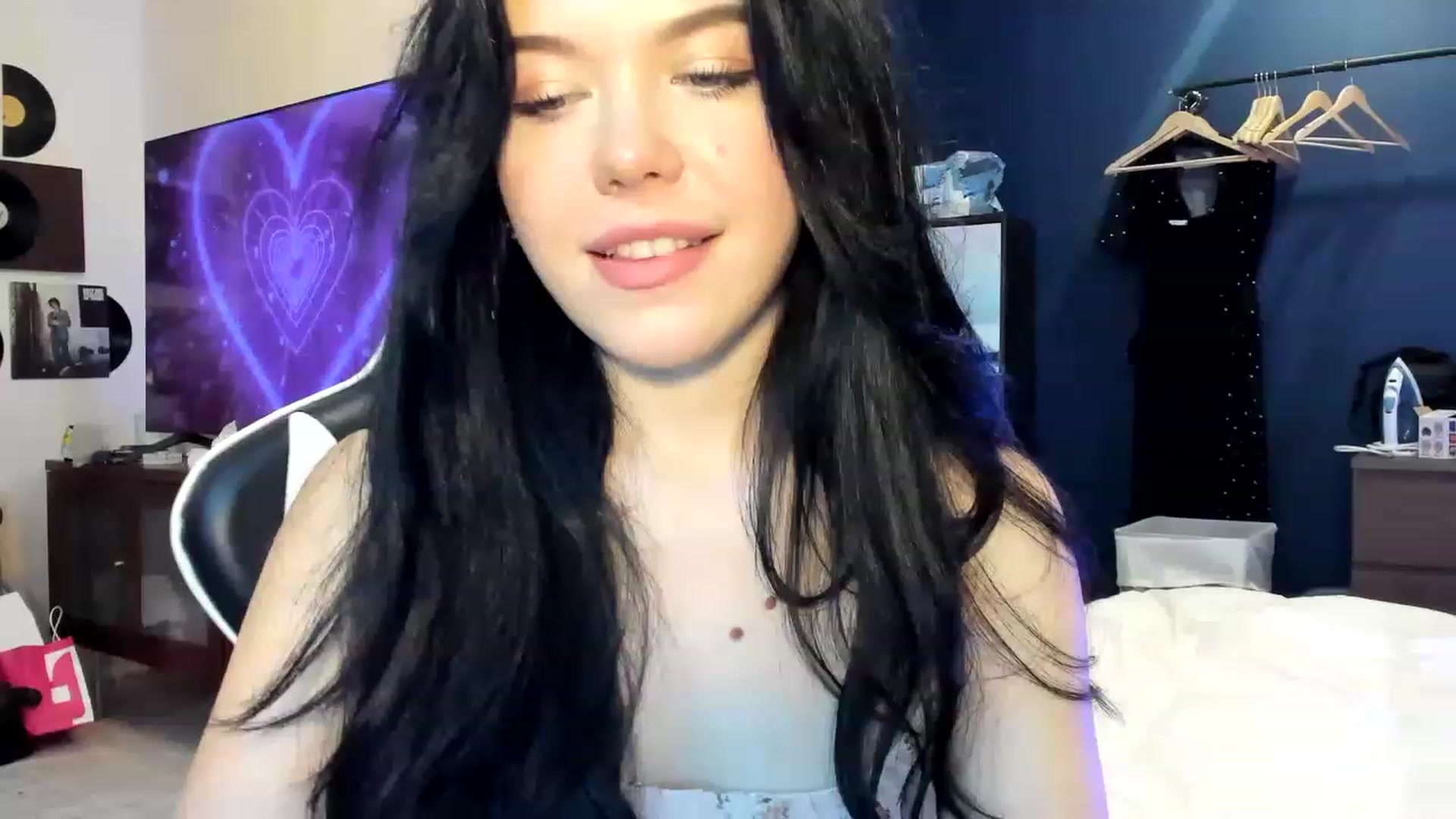 Gallery image thumbnail from Nancy_Morris's myfreecams stream on, 04/14/2023, 24:13 image 15 of 20