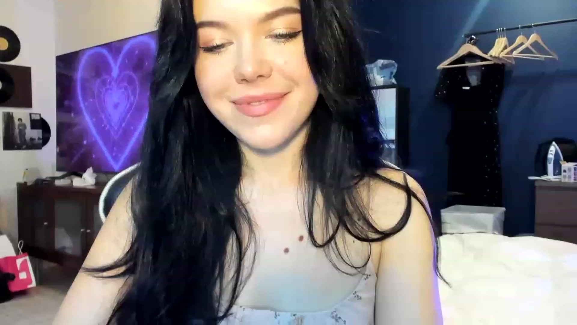 Gallery image thumbnail from Nancy_Morris's myfreecams stream on, 04/14/2023, 24:13 image 17 of 20