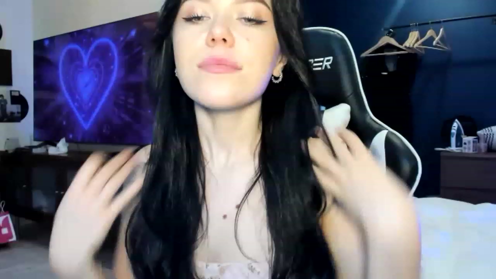 Gallery image thumbnail from Nancy_Morris's myfreecams stream on, 04/14/2023, 01:56 image 20 of 20