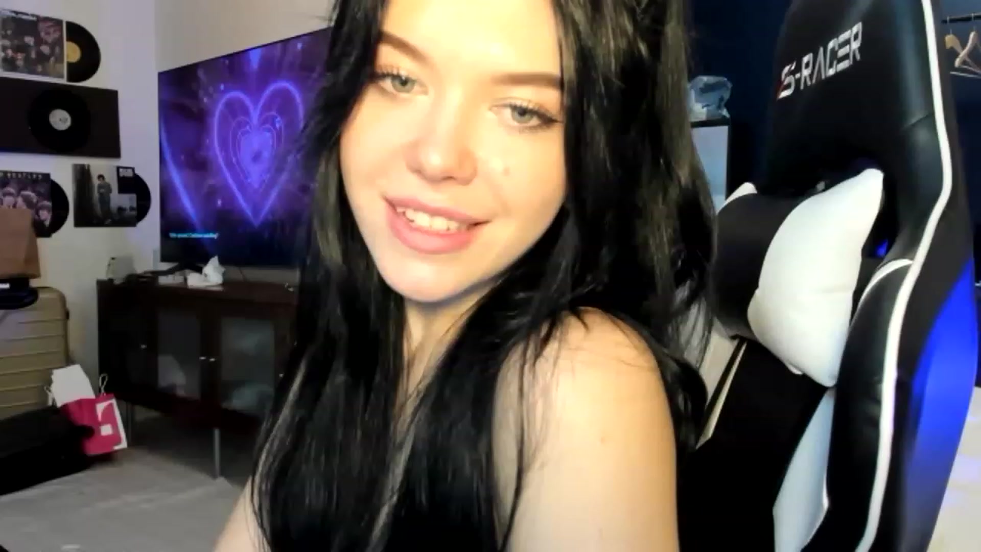 Gallery image thumbnail from Nancy_Morris's myfreecams stream on, 04/14/2023, 01:56 image 15 of 20