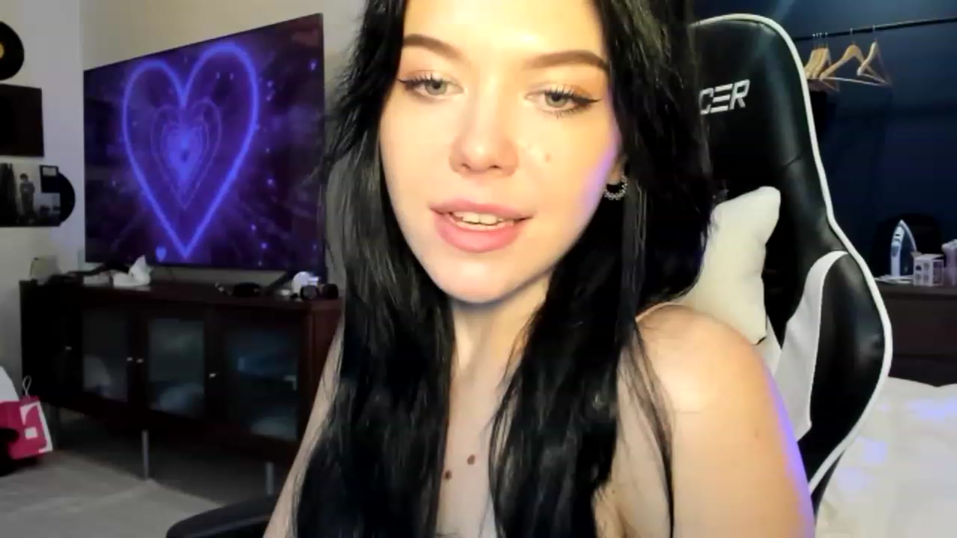 Gallery image thumbnail from Nancy_Morris's myfreecams stream on, 04/14/2023, 01:56 image 19 of 20