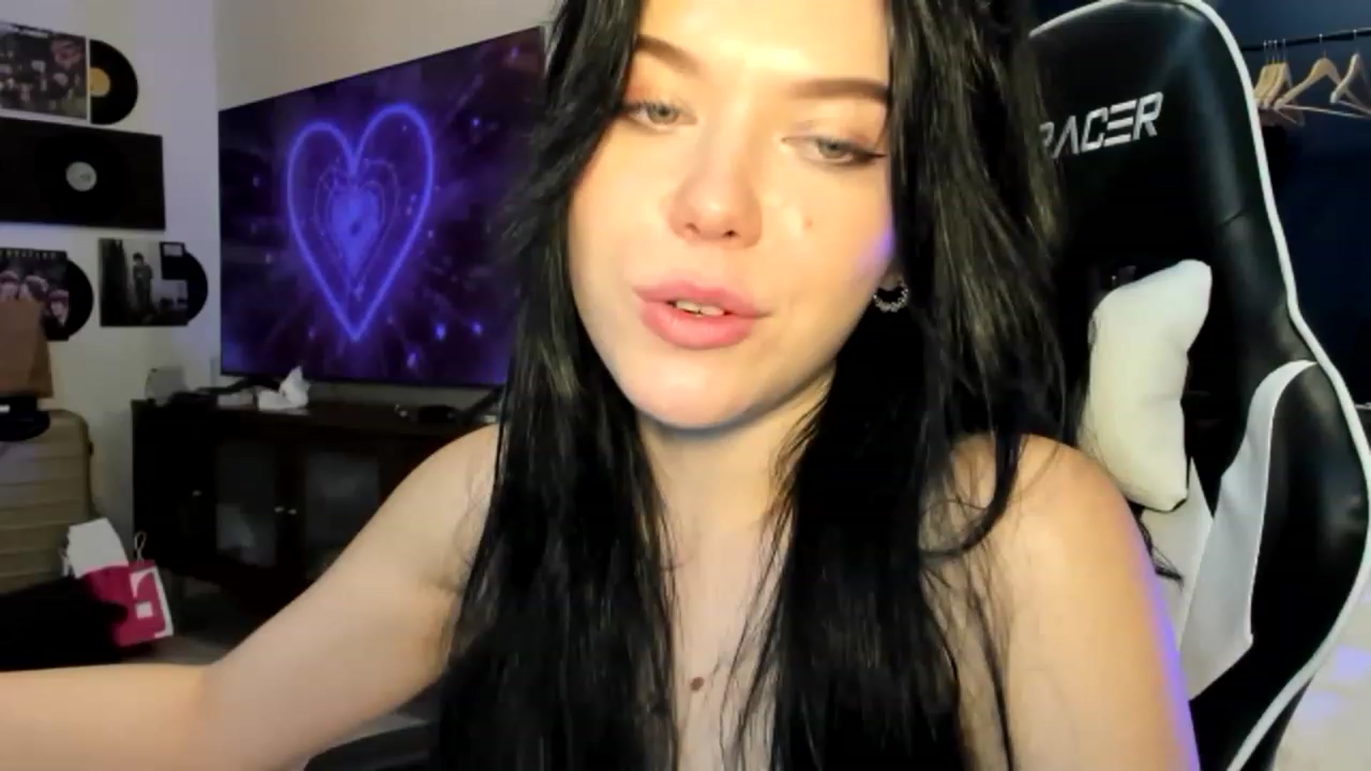 Gallery image thumbnail from Nancy_Morris's myfreecams stream on, 04/14/2023, 01:56 image 16 of 20