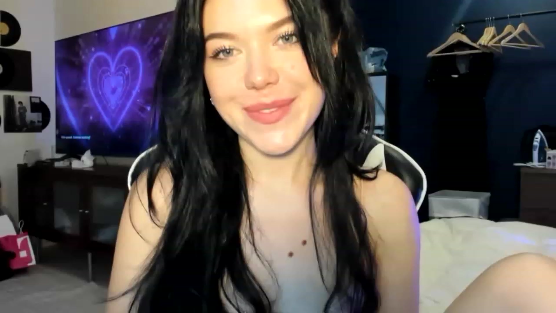 Gallery image thumbnail from Nancy_Morris's myfreecams stream on, 04/14/2023, 01:56 image 1 of 20