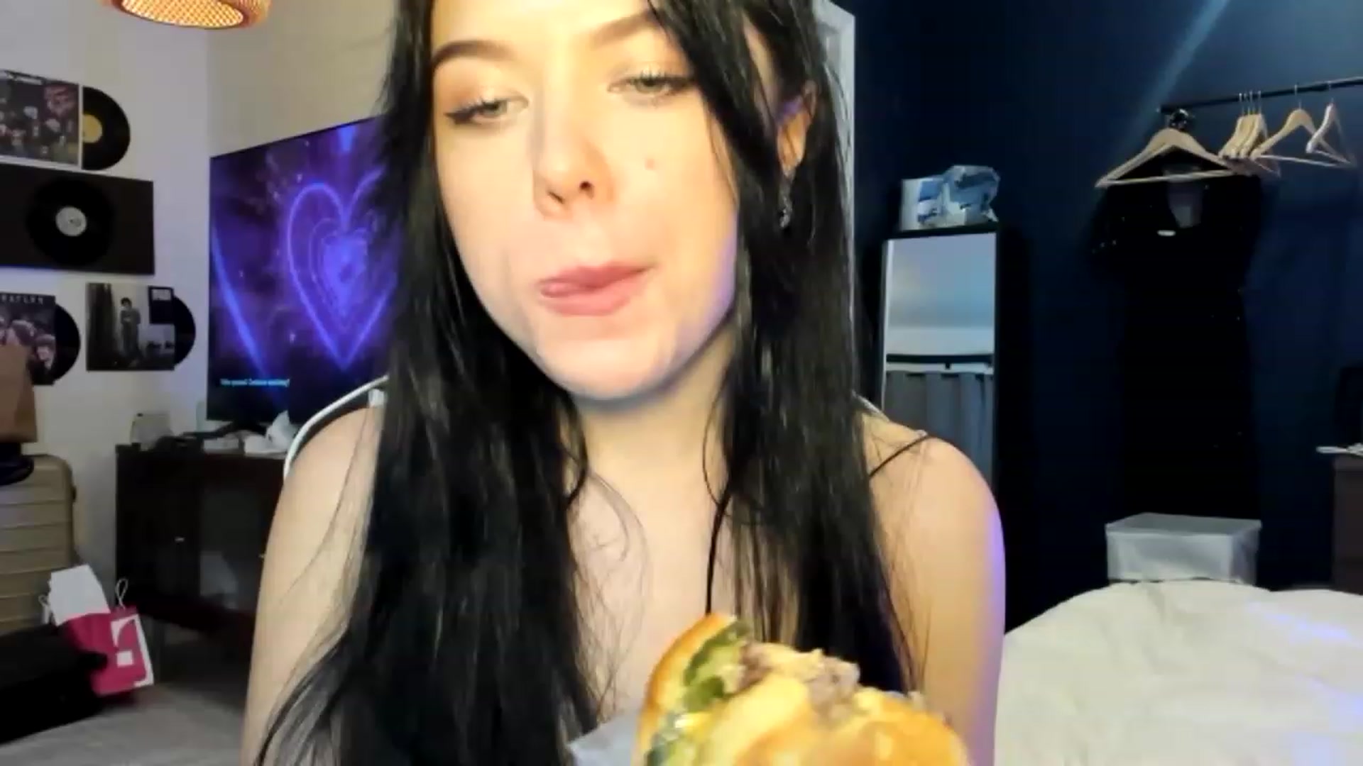 Gallery image thumbnail from Nancy_Morris's myfreecams stream on, 04/14/2023, 01:56 image 9 of 20