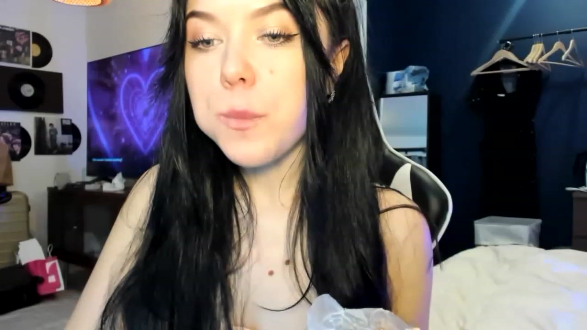 Gallery image thumbnail from Nancy_Morris's myfreecams stream on, 04/14/2023, 01:56 image 12 of 20