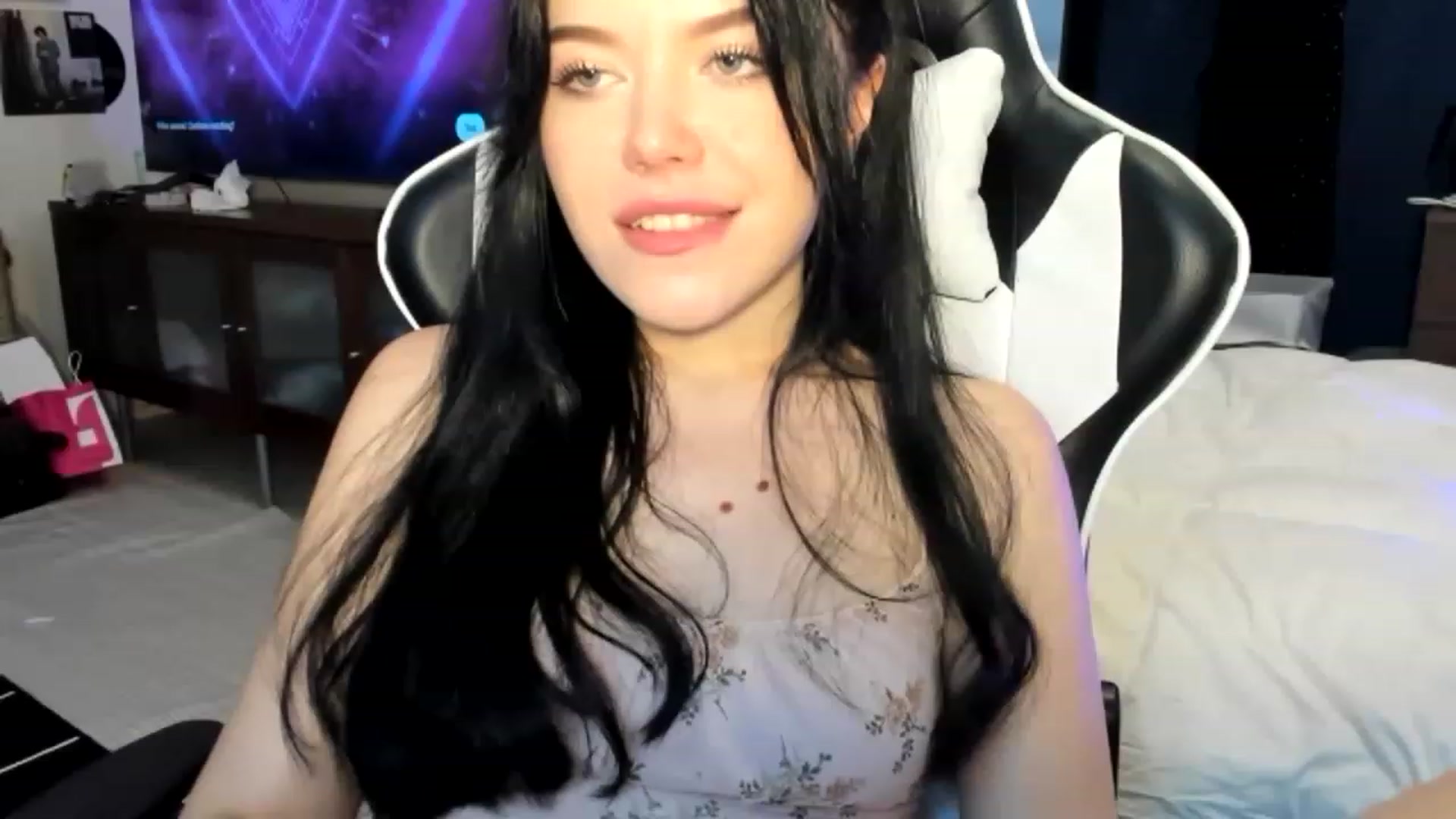 Gallery image thumbnail from Nancy_Morris's myfreecams stream on, 04/14/2023, 01:56 image 2 of 20