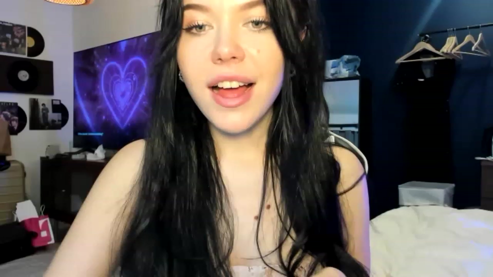 Gallery image thumbnail from Nancy_Morris's myfreecams stream on, 04/14/2023, 01:56 image 13 of 20