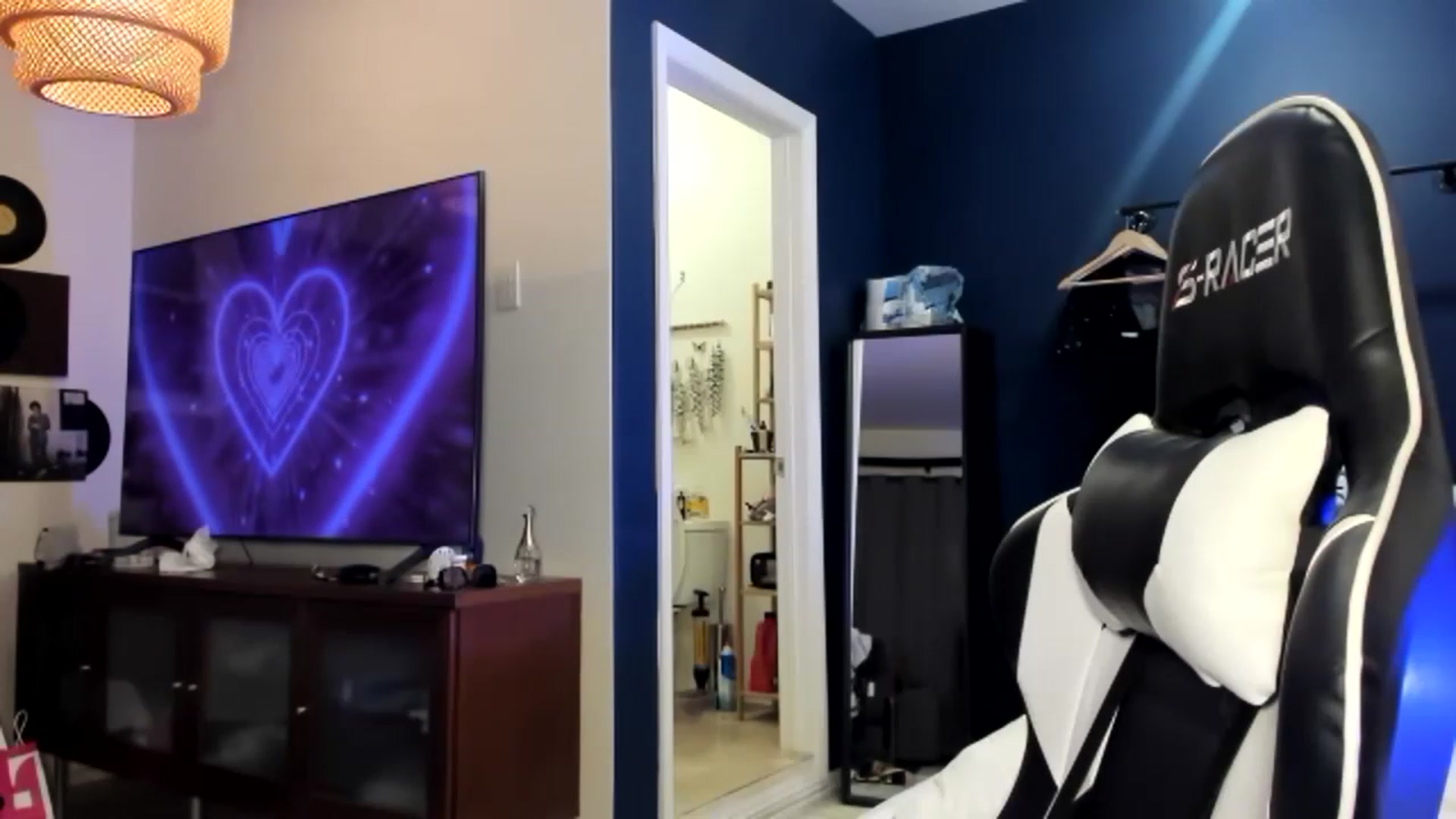 Gallery image thumbnail from Nancy_Morris's myfreecams stream on, 04/14/2023, 03:56 image 6 of 20