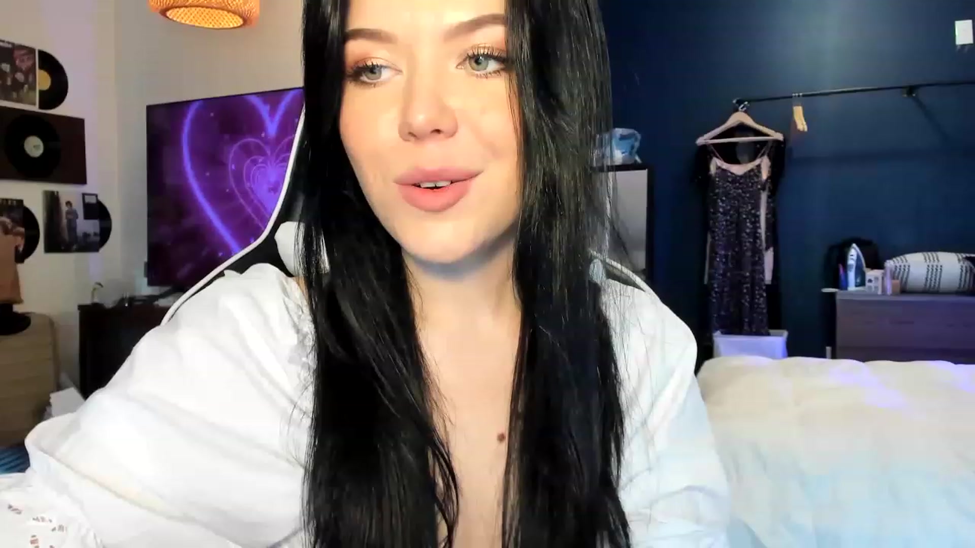 Gallery image thumbnail from Nancy_Morris's myfreecams stream on, 04/15/2023, 24:01 image 12 of 20