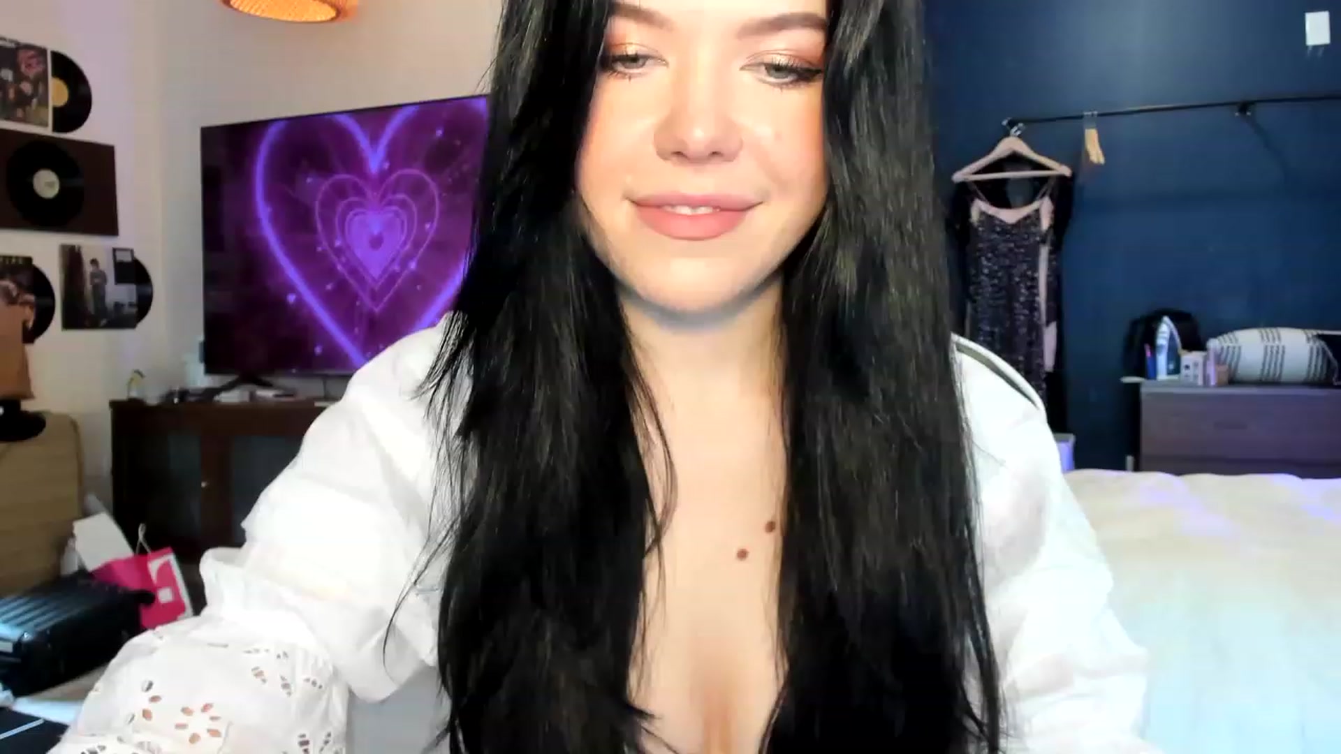 Gallery image thumbnail from Nancy_Morris's myfreecams stream on, 04/15/2023, 24:01 image 4 of 20