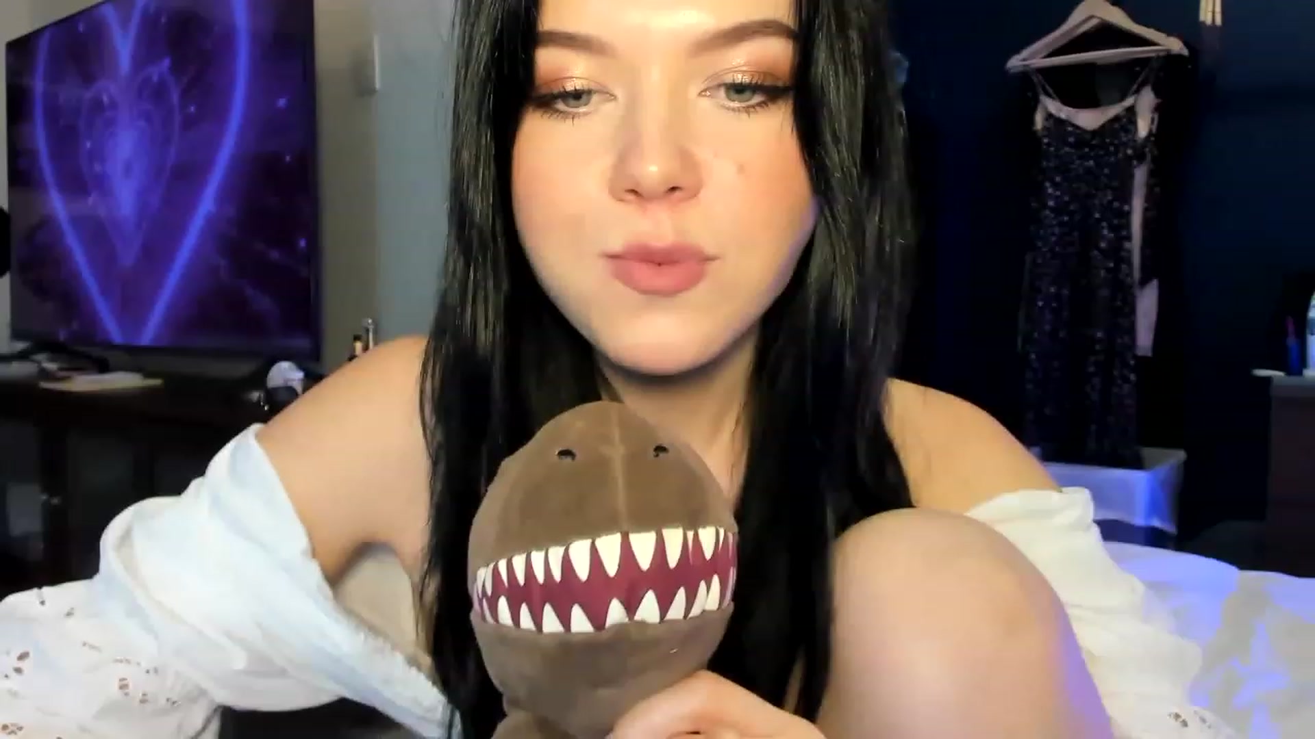 Gallery image thumbnail from Nancy_Morris's myfreecams stream on, 04/15/2023, 03:42 image 2 of 20