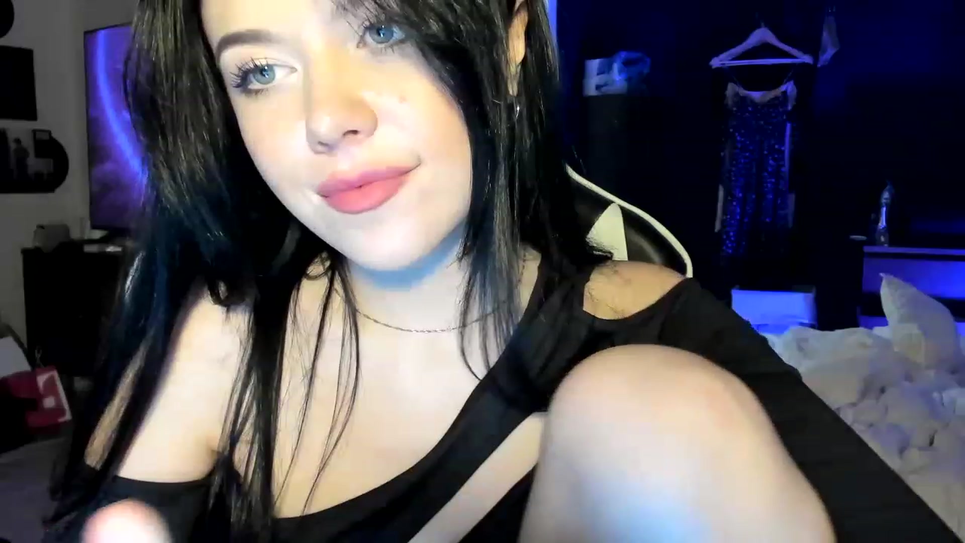Gallery image thumbnail from Nancy_Morris's myfreecams stream on, 04/16/2023, 03:16 image 19 of 20