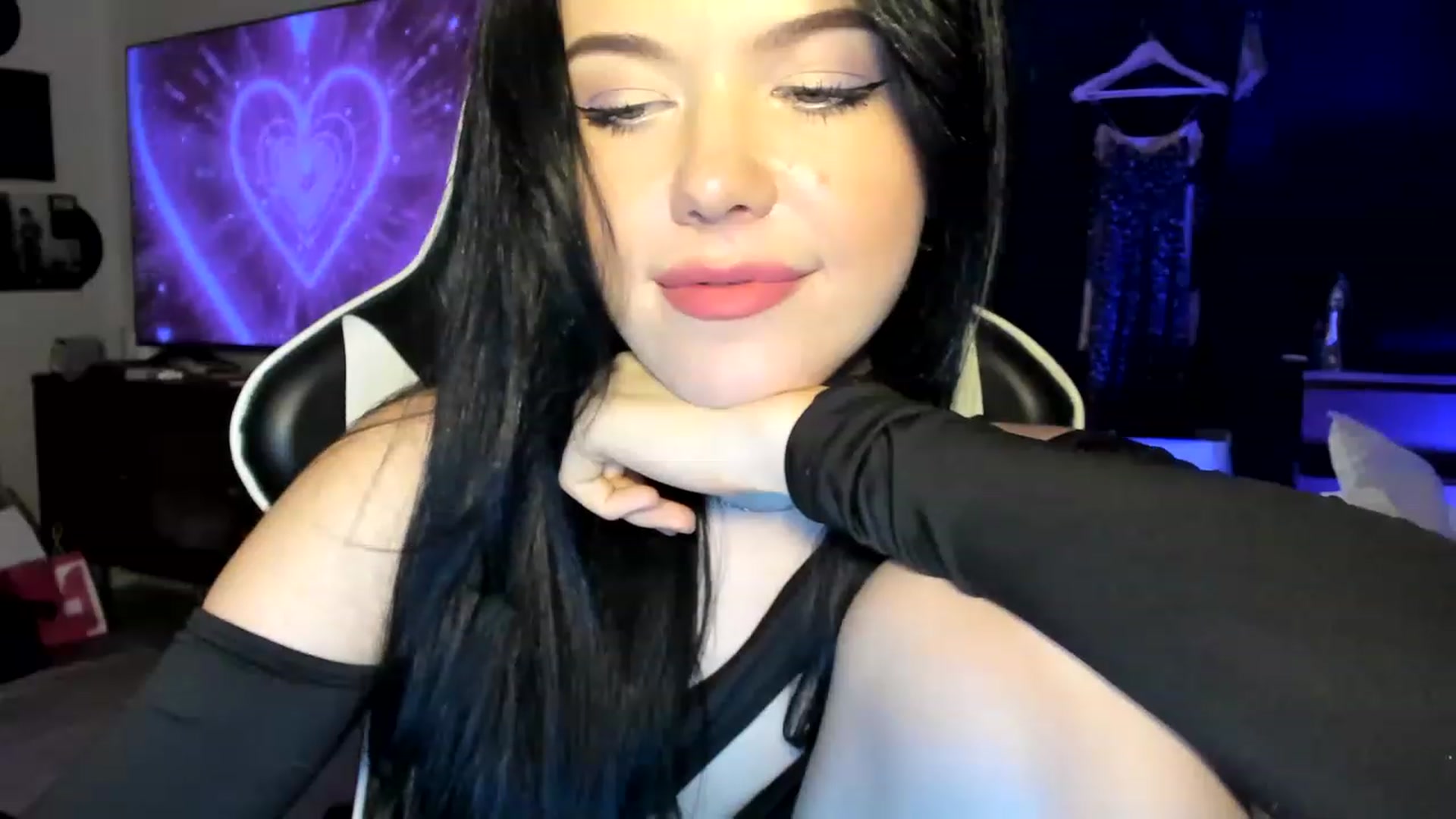 Gallery image thumbnail from Nancy_Morris's myfreecams stream on, 04/16/2023, 03:16 image 18 of 20