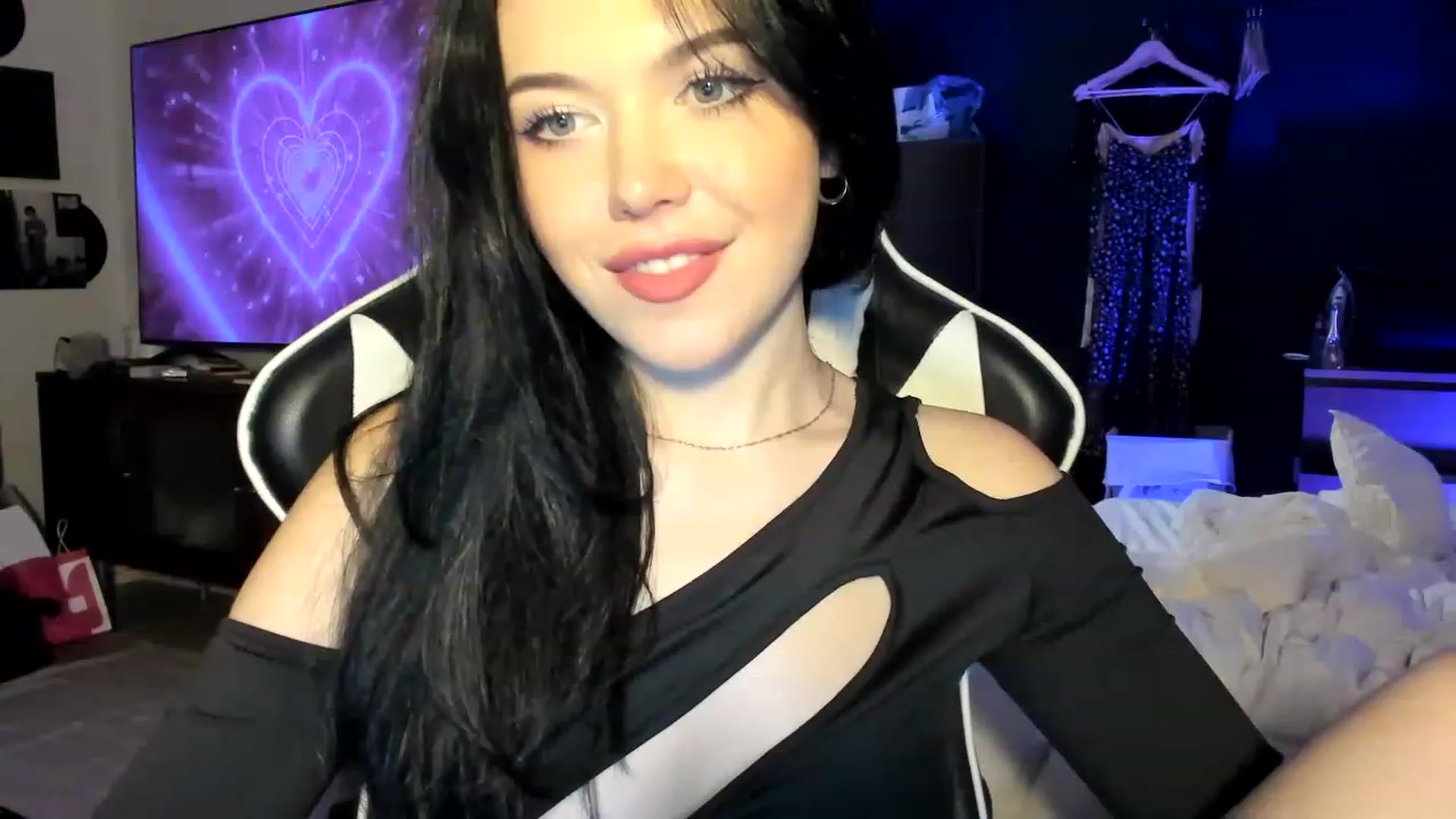 Gallery image thumbnail from Nancy_Morris's myfreecams stream on, 04/16/2023, 03:16 image 17 of 20