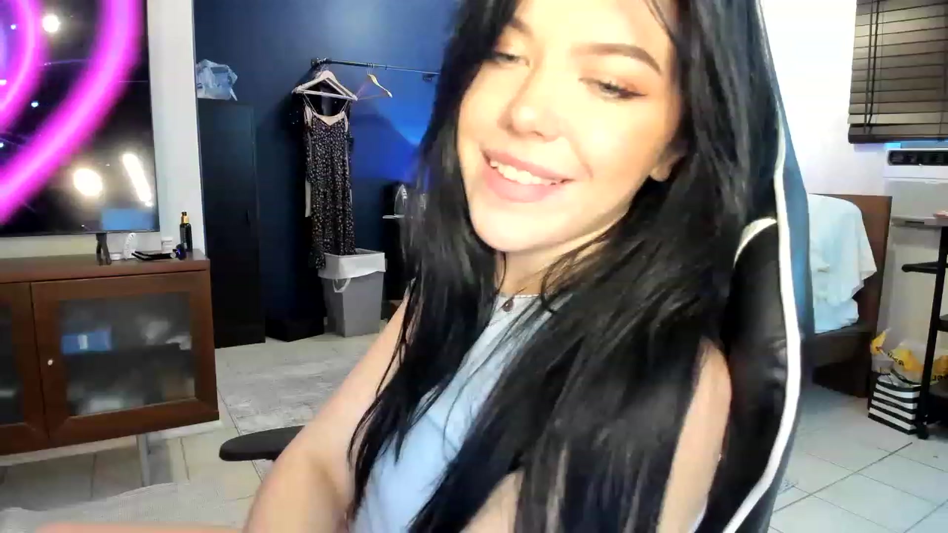 Gallery image thumbnail from Nancy_Morris's myfreecams stream on, 04/17/2023, 04:28 image 2 of 20