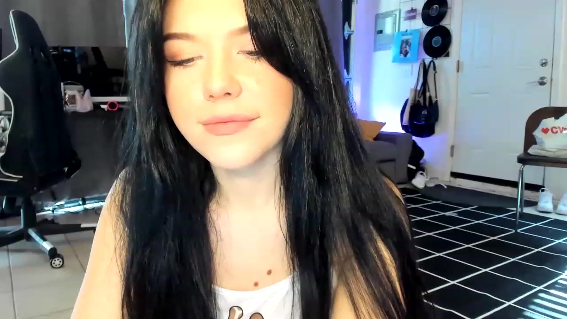 Gallery image thumbnail from Nancy_Morris's myfreecams stream on, 04/24/2023, 01:05 image 7 of 20