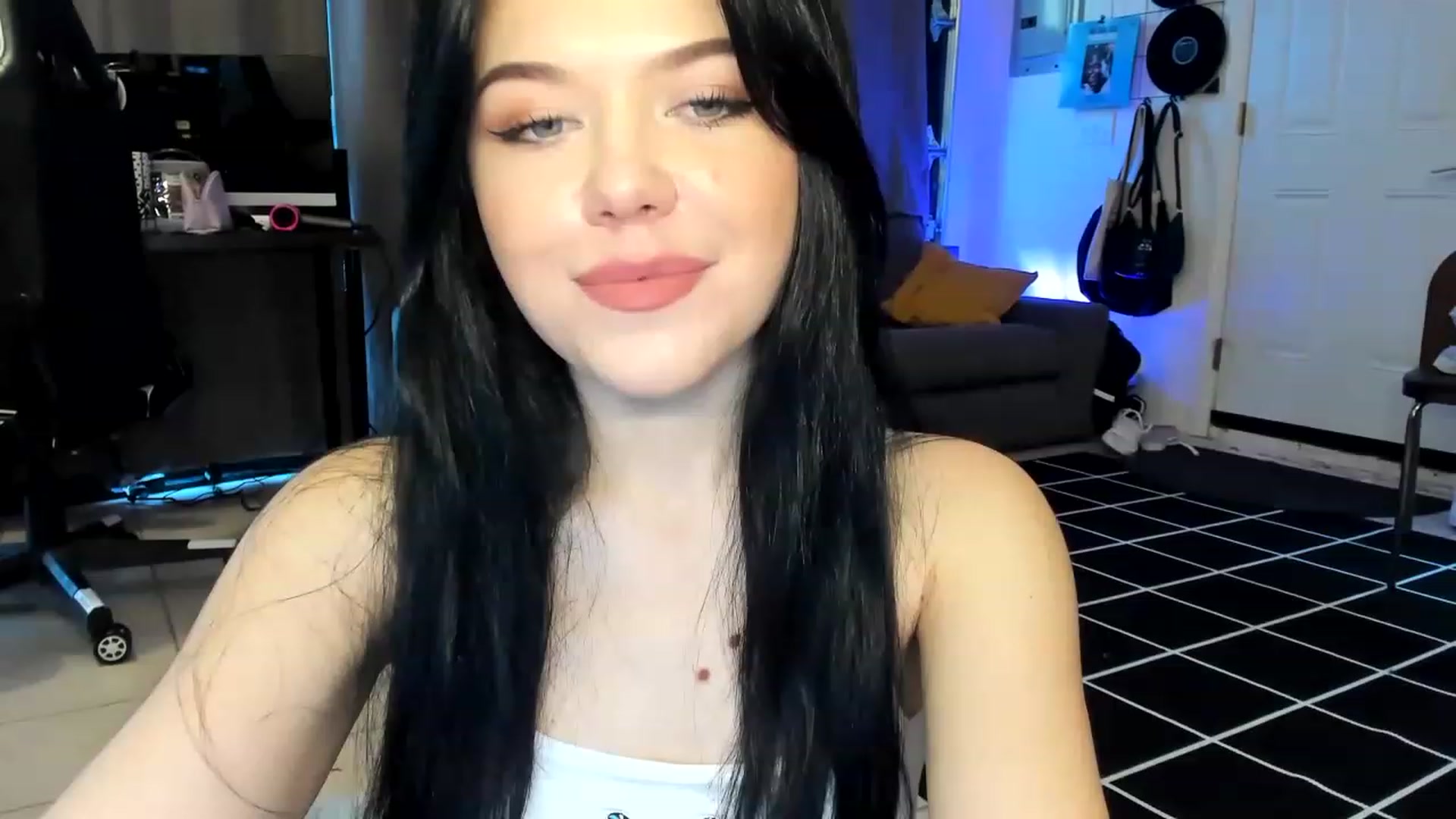 Gallery image thumbnail from Nancy_Morris's myfreecams stream on, 04/24/2023, 01:05 image 17 of 20