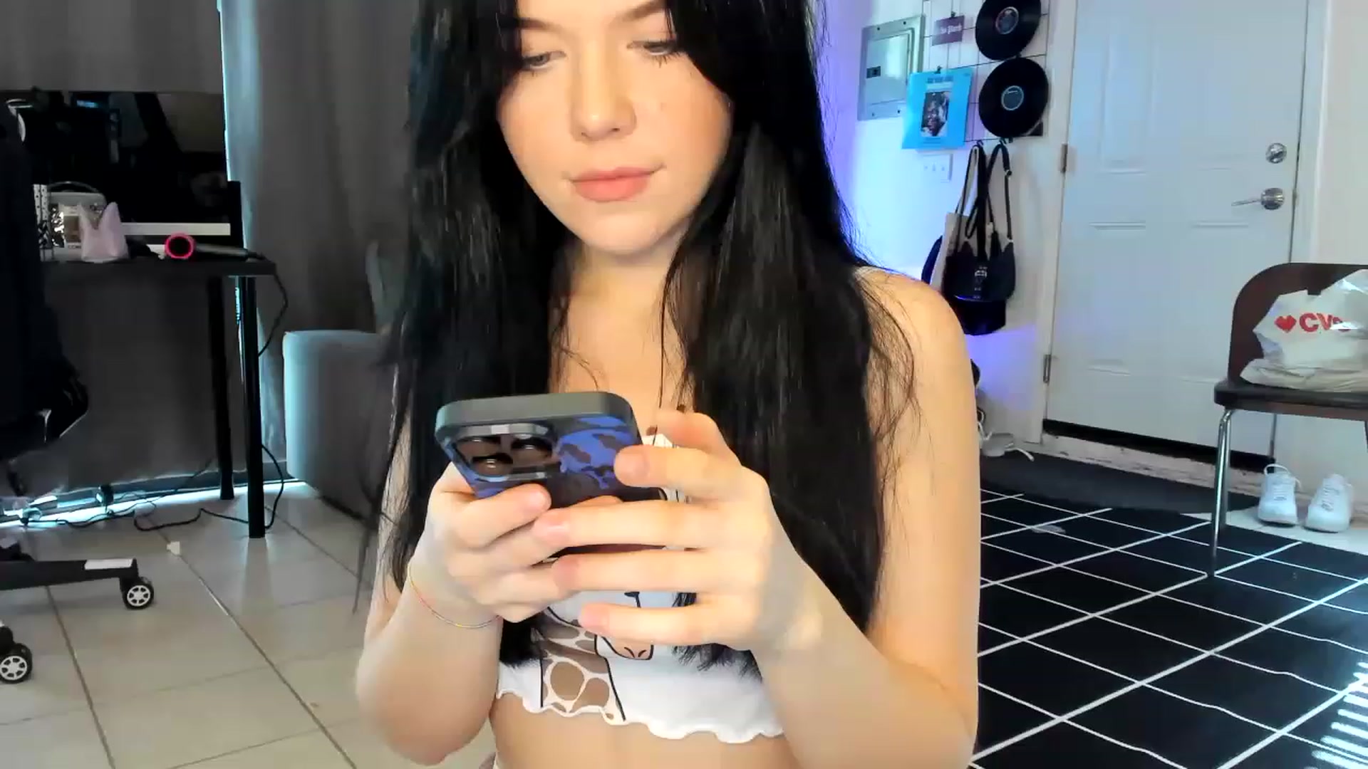 Gallery image thumbnail from Nancy_Morris's myfreecams stream on, 04/24/2023, 01:05 image 6 of 20