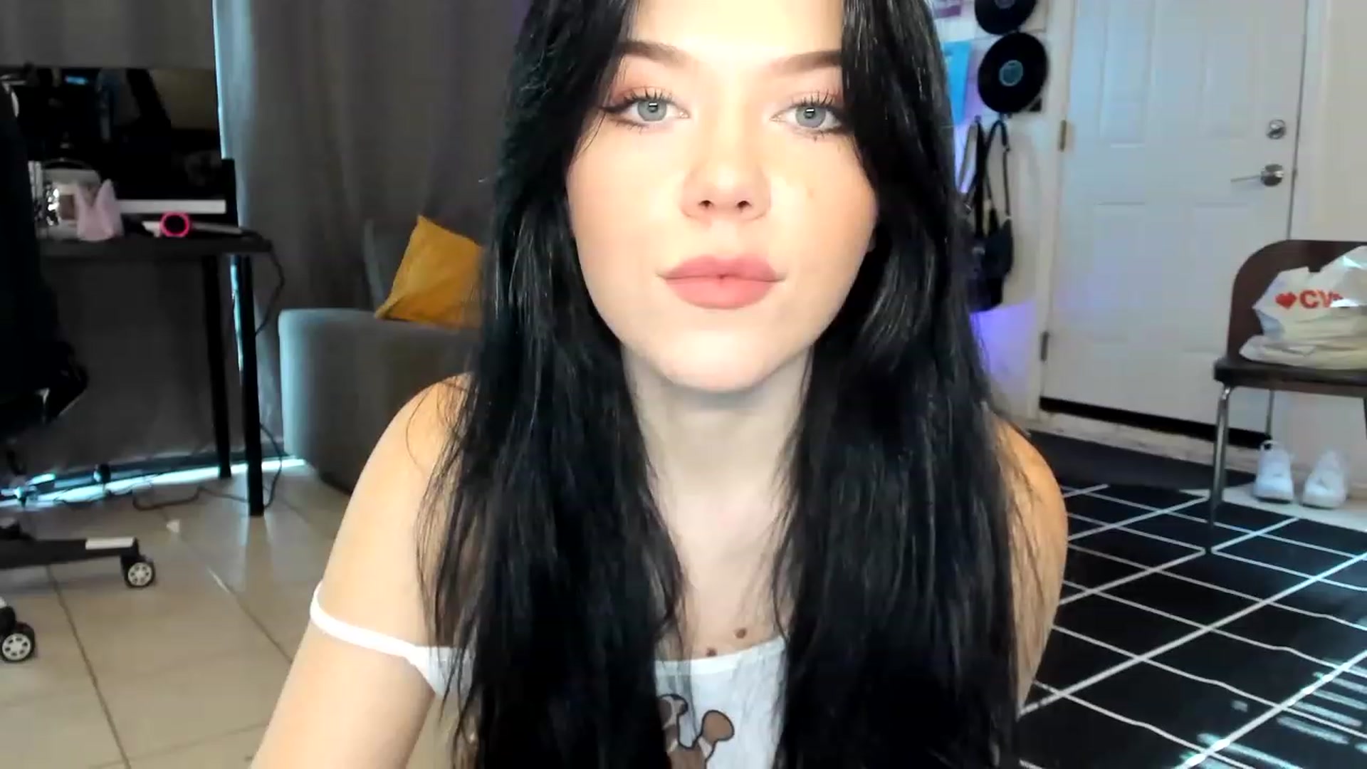 Gallery image thumbnail from Nancy_Morris's myfreecams stream on, 04/24/2023, 01:05 image 9 of 20