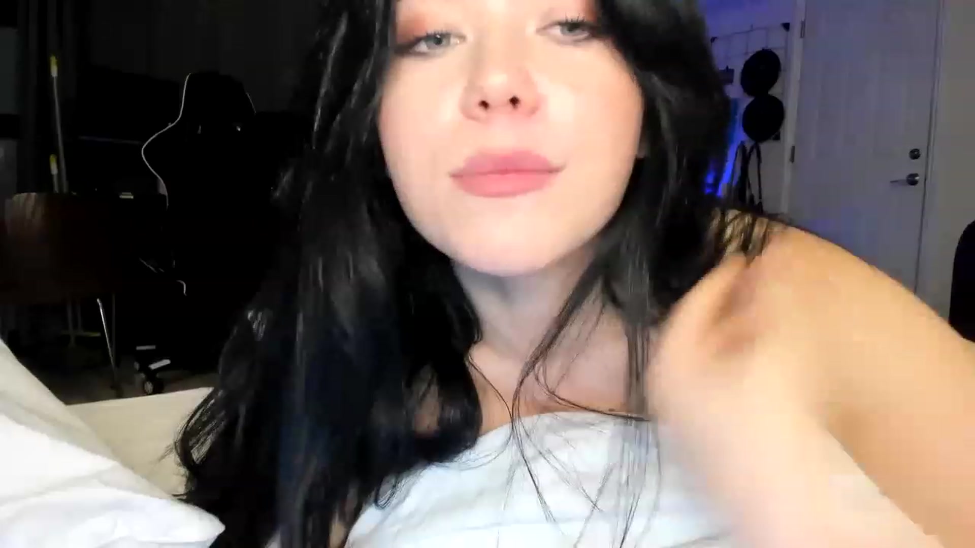 Gallery image thumbnail from Nancy_Morris's myfreecams stream on, 04/24/2023, 06:06 image 6 of 20